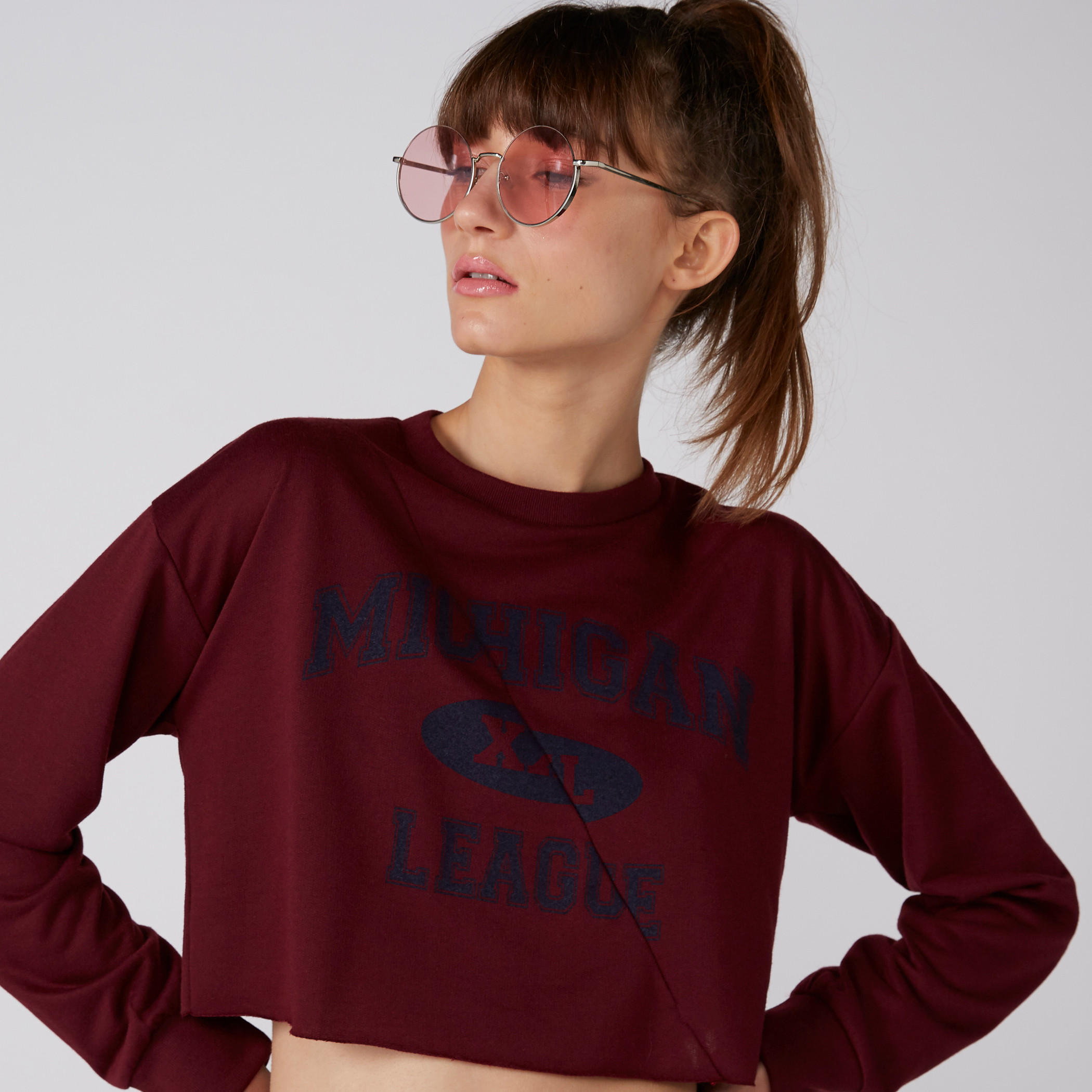 بلوزة قصيرة بياقة ضيّقة وأكمام طويلة وطبعات-women-winterwear-hoodiesandsweatshirts-sweatshirts-image-4