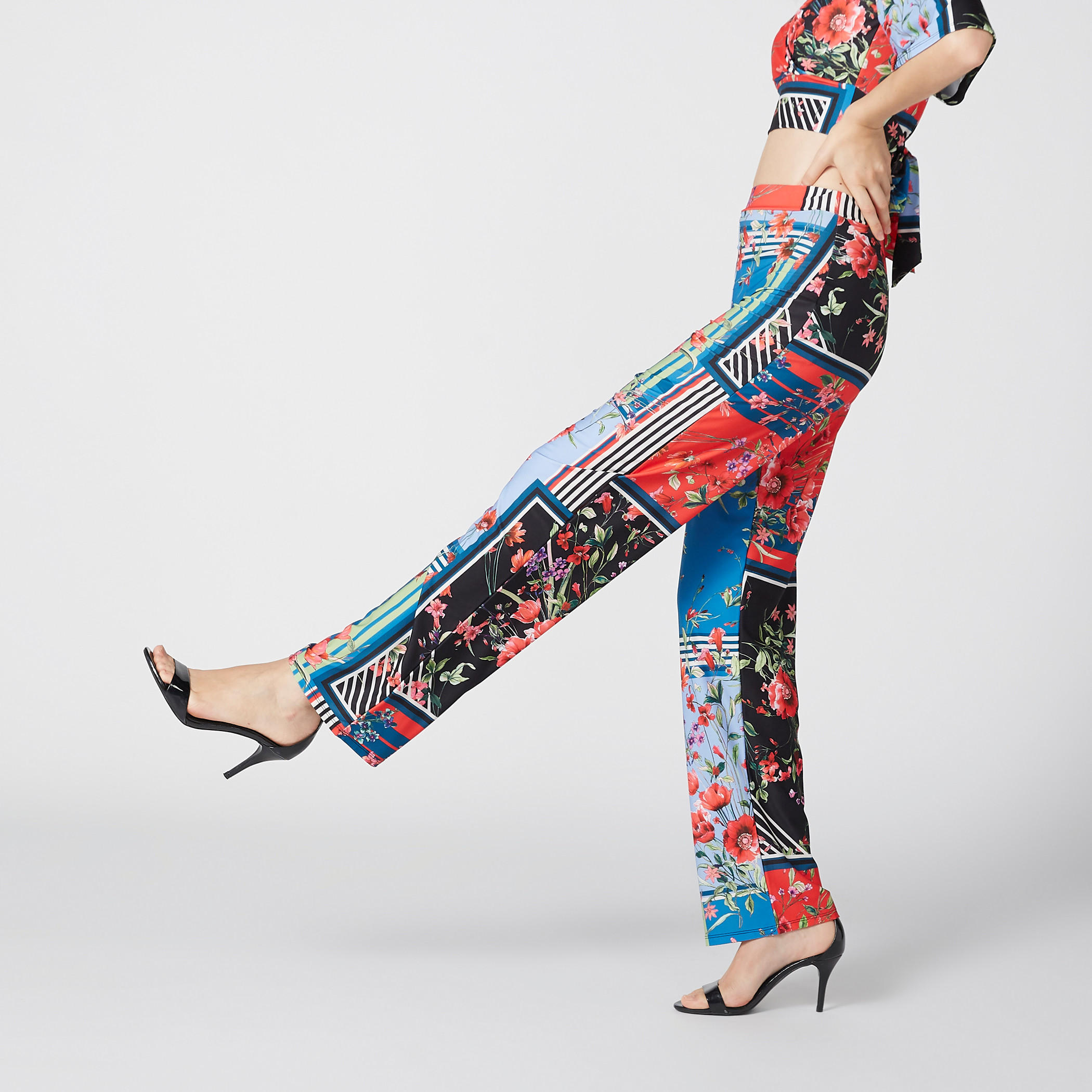 بنطال بالازو بطبعات زهرية-women-clothing-bottoms-trousers-image-1