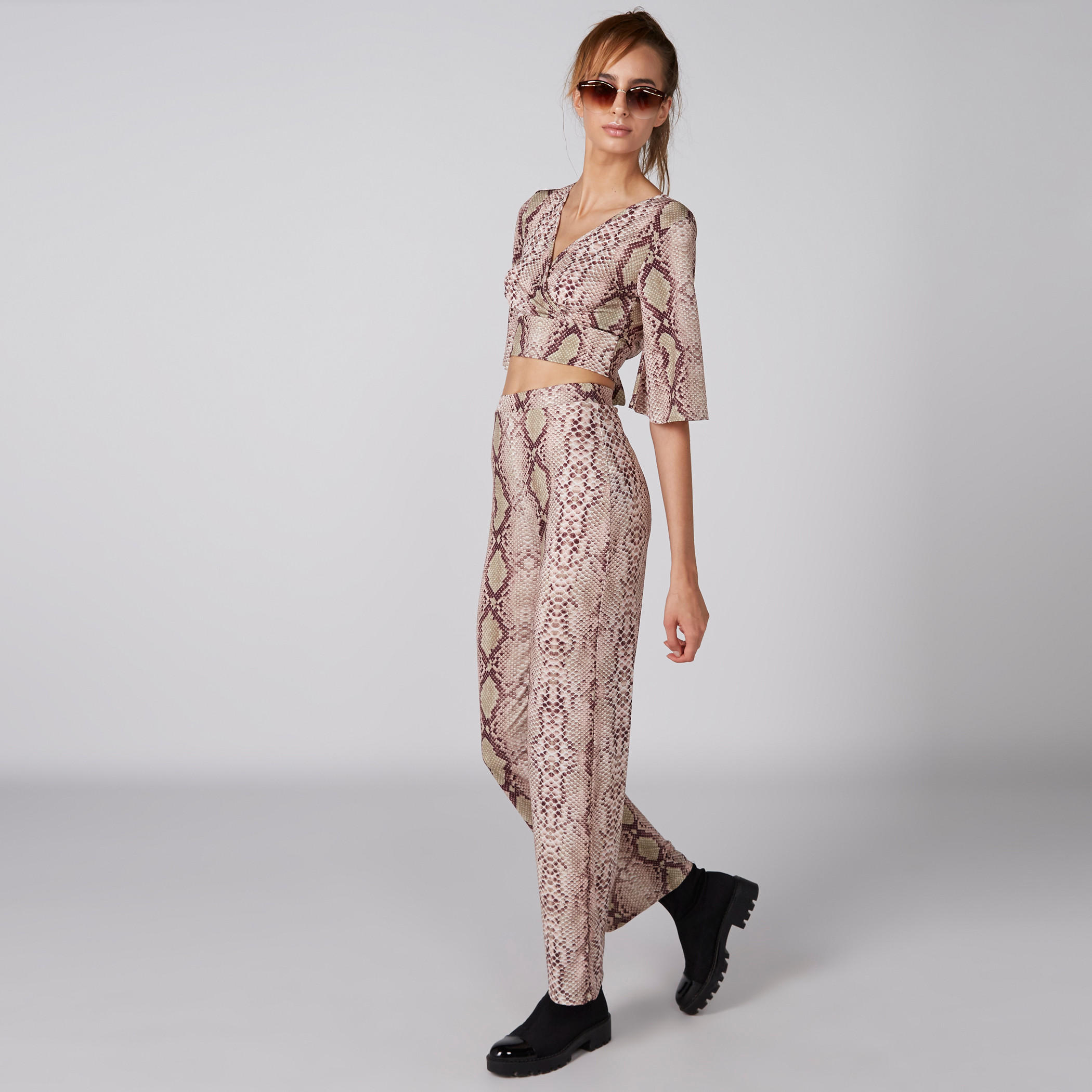 بنطال بالازو بخصر مطّاطي وطبعات-women-clothing-bottoms-trousers-image-1