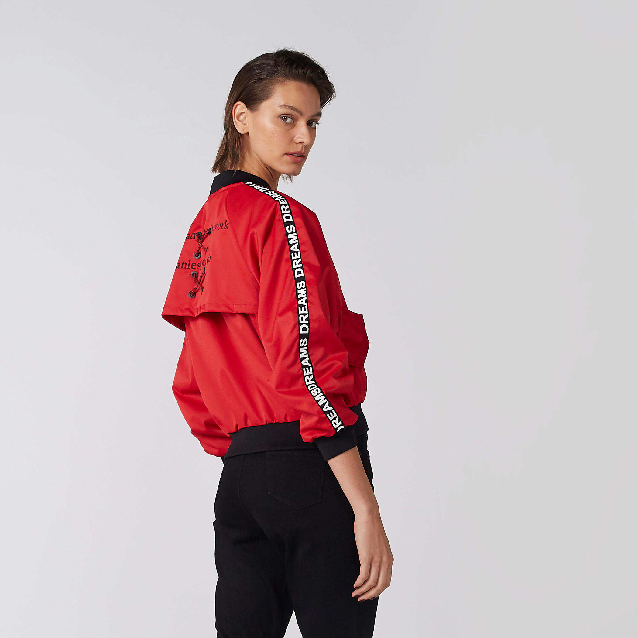 جاكيت بومبر بأكمام طويلة وسحّاب إغلاق وطبعات-women-winterwear-coatsandjackets-jackets-image-4