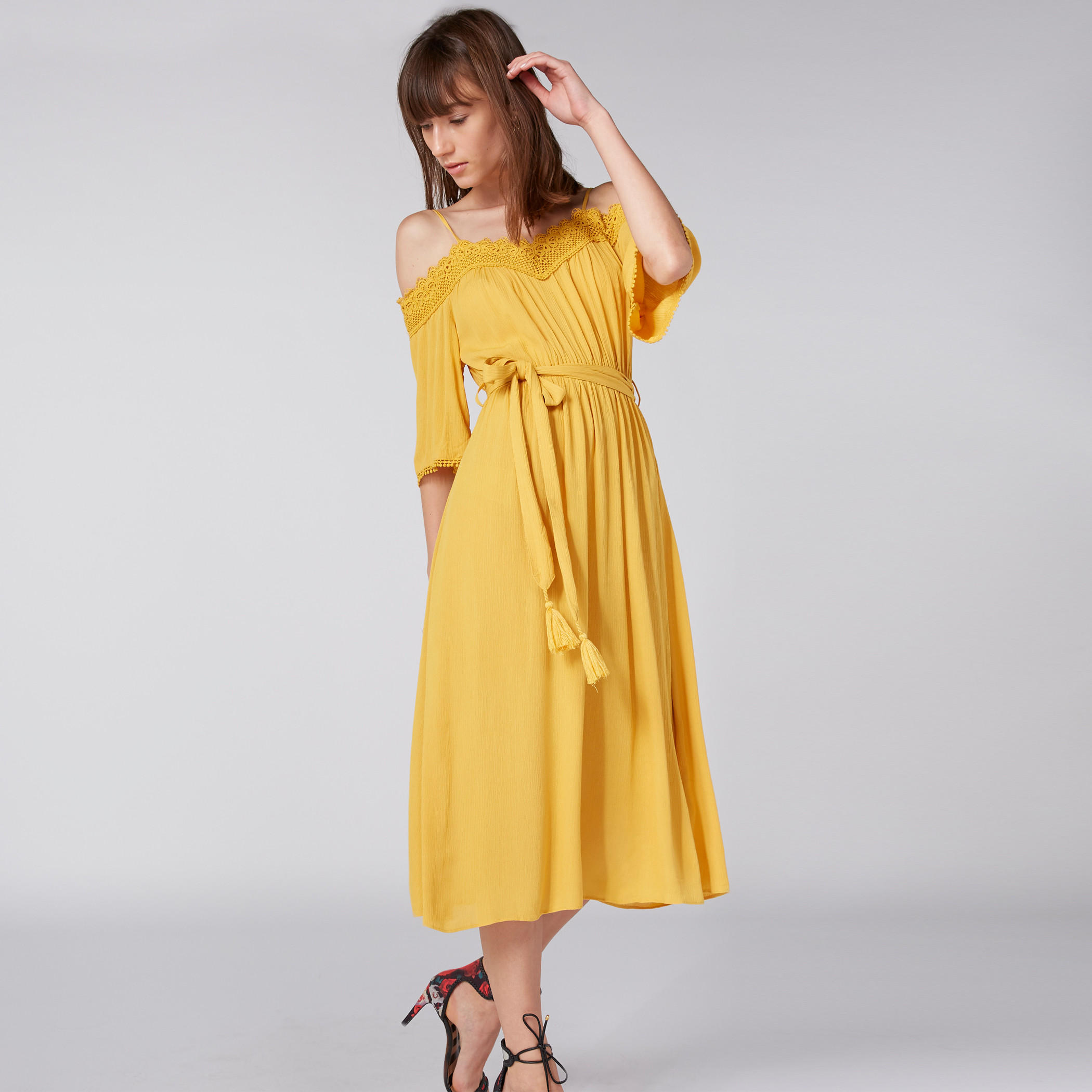 فستان ميدي بتفاصيل دانتيل وحمالات رفيعة وأربطة-women-clothing-dresses-image-3