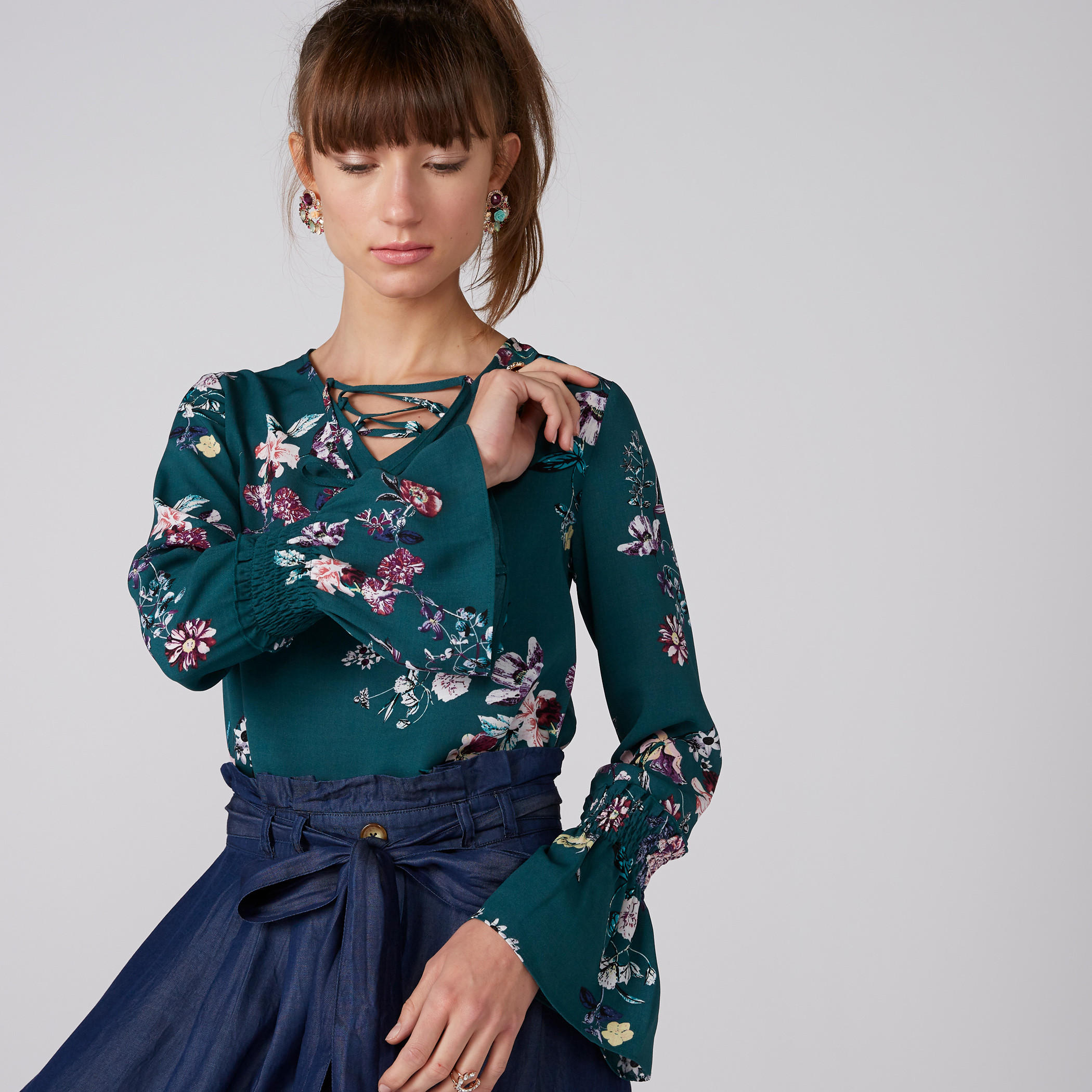 بلوزة مقلّمة بأكمام طويلة ورباط-women-clothing-shirtsandblouses-blouses-image-6