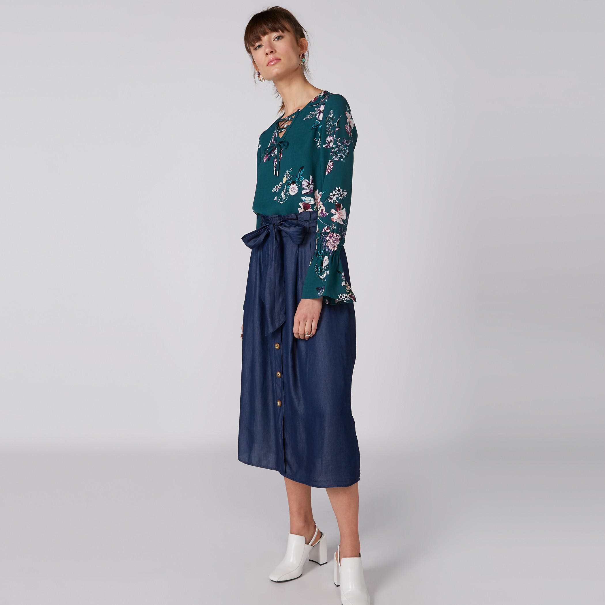بلوزة مقلّمة بأكمام طويلة ورباط-women-clothing-shirtsandblouses-blouses-image-4