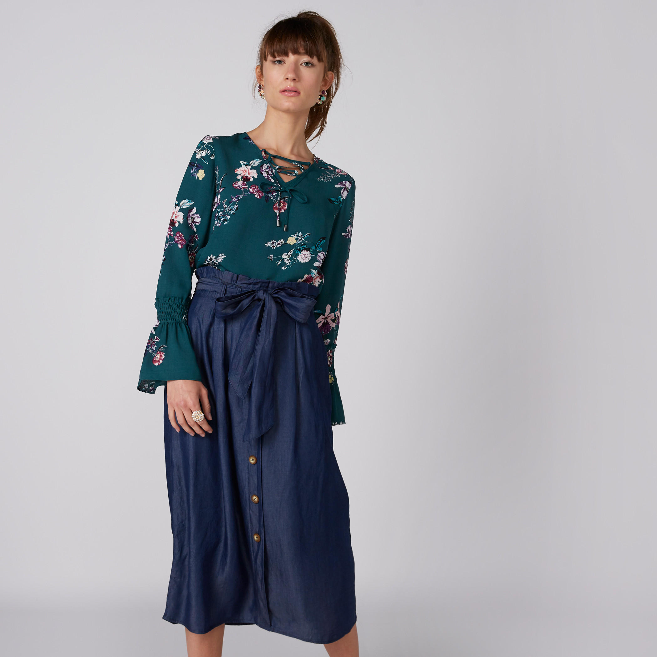 بلوزة مقلّمة بأكمام طويلة ورباط-women-clothing-shirtsandblouses-blouses-image-3