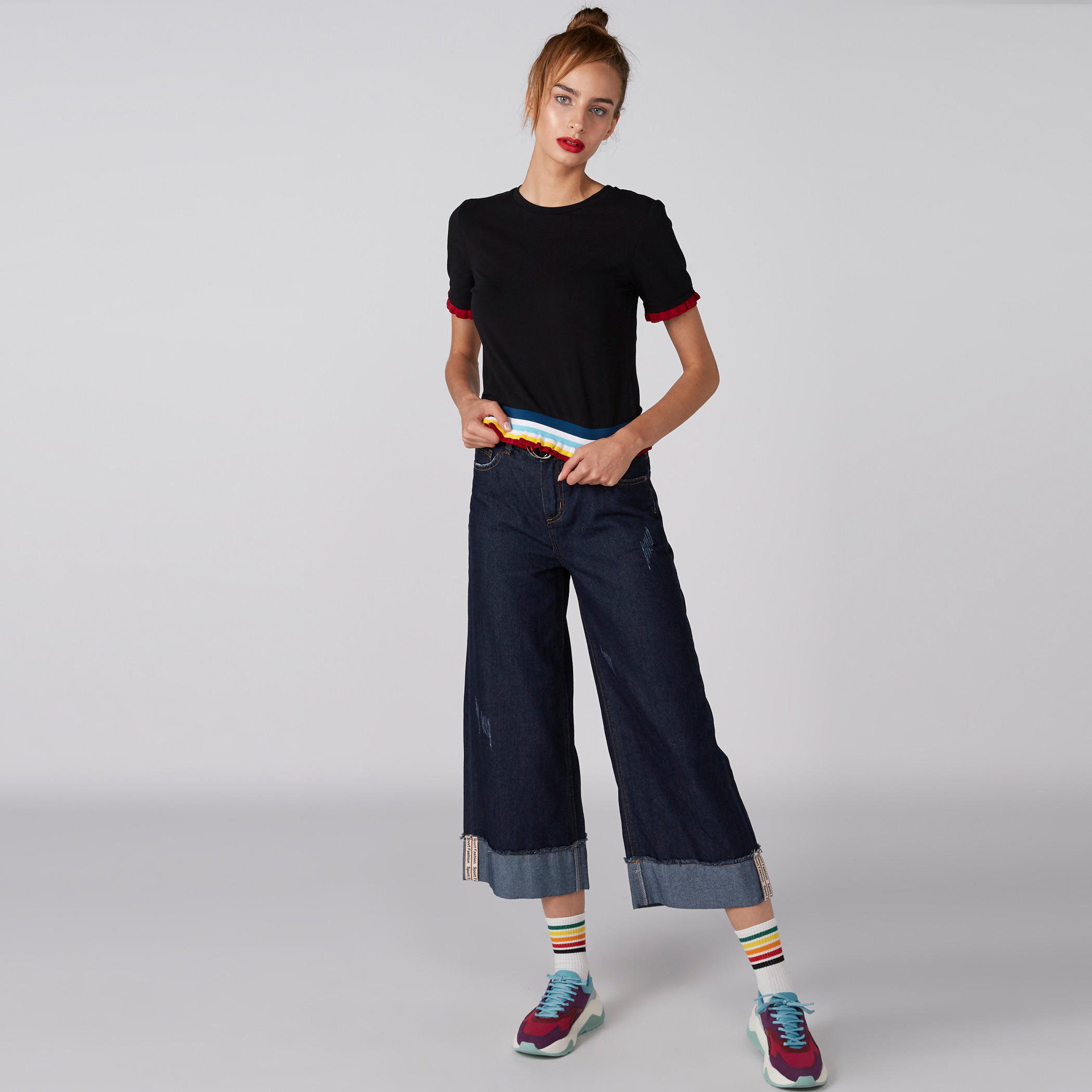 بلوزة بياقة مستديرة وأكمام قصيرة وحوّاف كشكش-women-clothing-shirtsandblouses-blouses-image-1