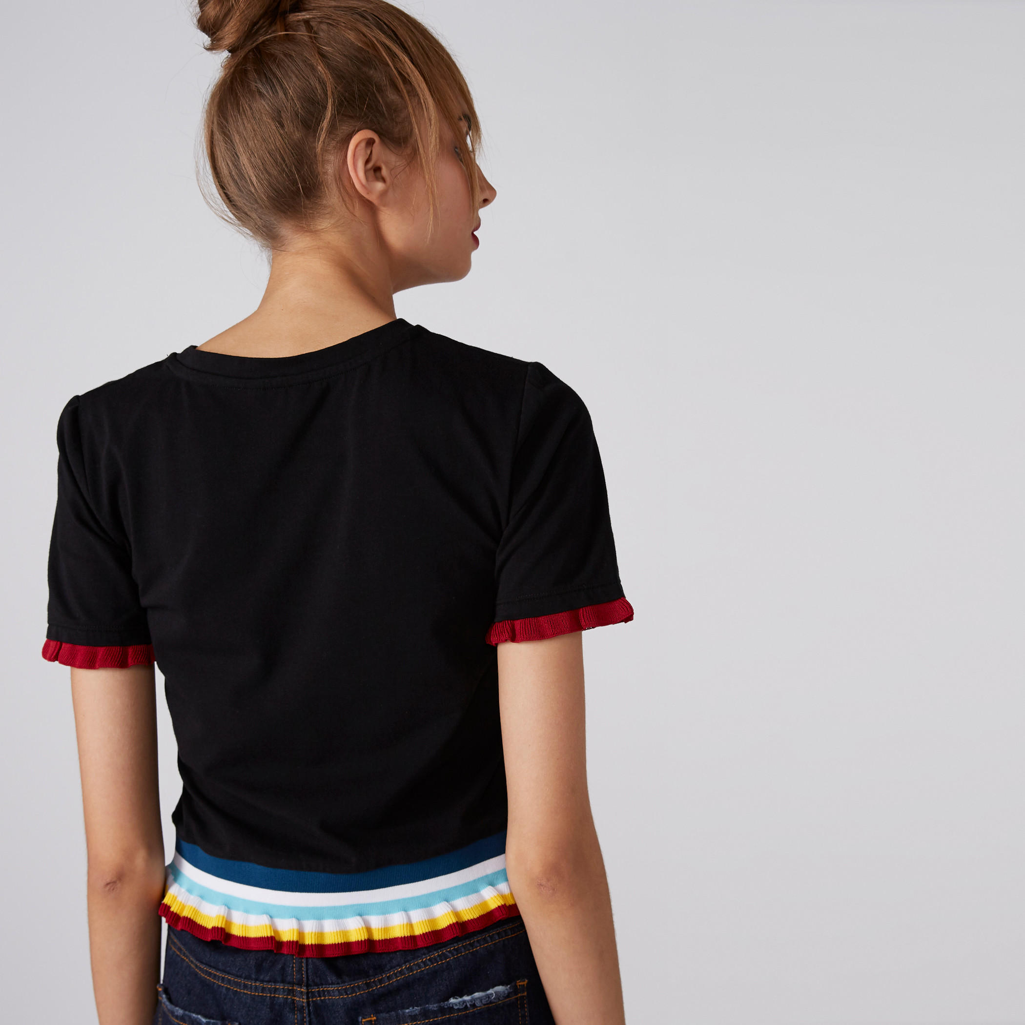 بلوزة بياقة مستديرة وأكمام قصيرة وحوّاف كشكش-women-clothing-shirtsandblouses-blouses-image-2