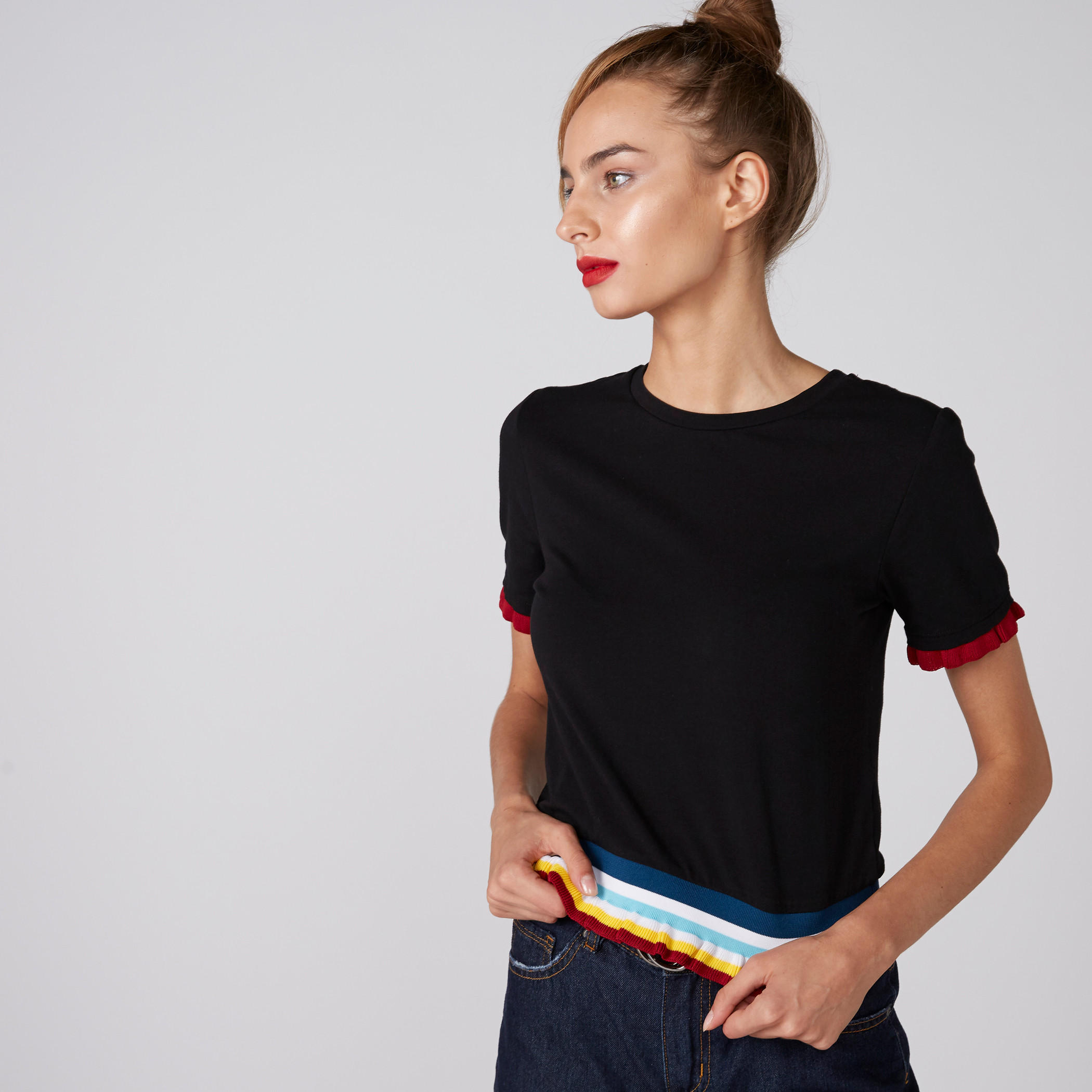 بلوزة بياقة مستديرة وأكمام قصيرة وحوّاف كشكش-women-clothing-shirtsandblouses-blouses-image-3