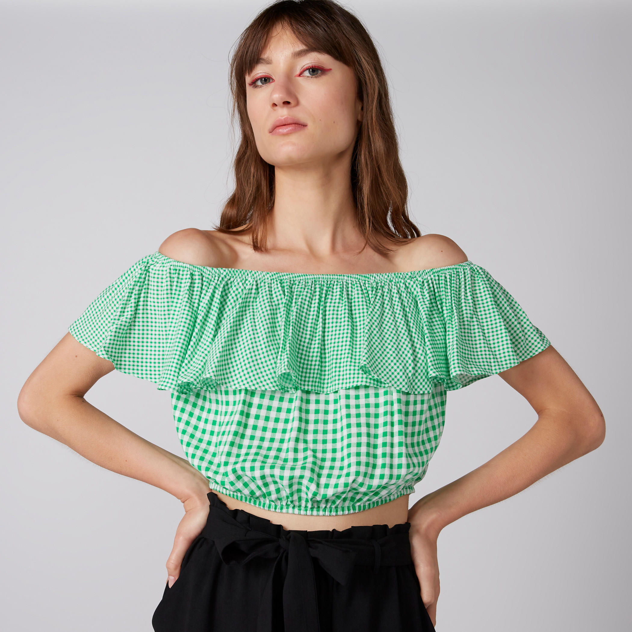 بلوزة قصيرة كاروهات بأكتاف مكشوفة وتفاصيل كشكش-women-clothing-shirtsandblouses-blouses-image-1