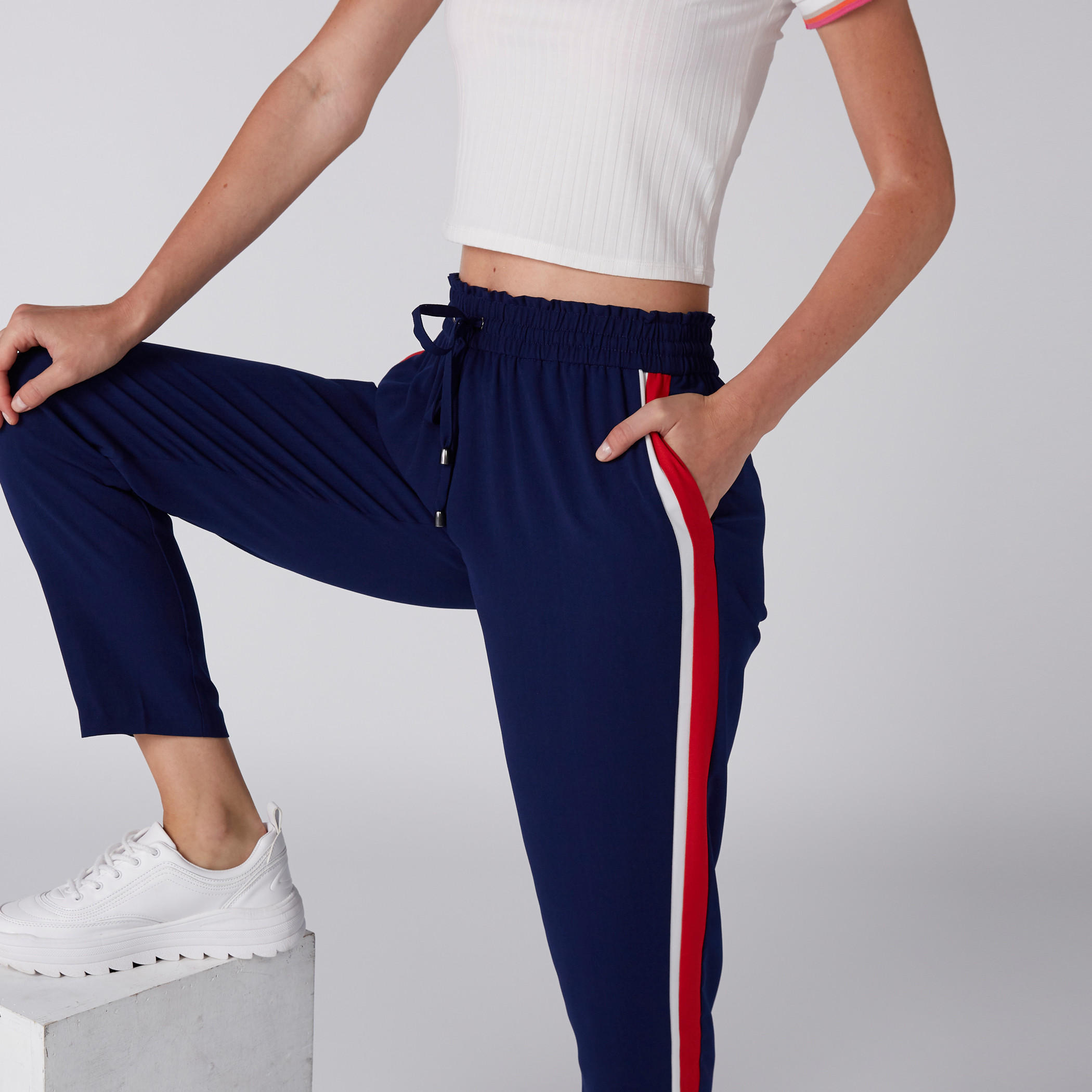 بنطال بخصر مطاطي ورباط-women-clothing-bottoms-trousers-image-4