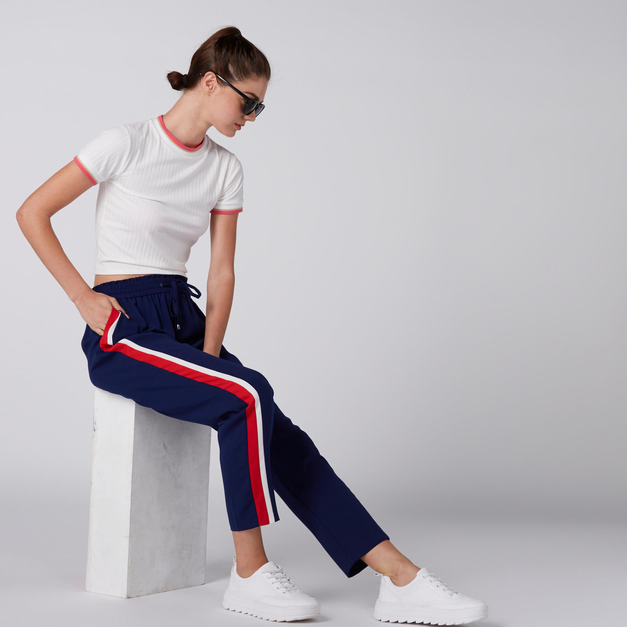 بنطال بخصر مطاطي ورباط-women-clothing-bottoms-trousers-image-6