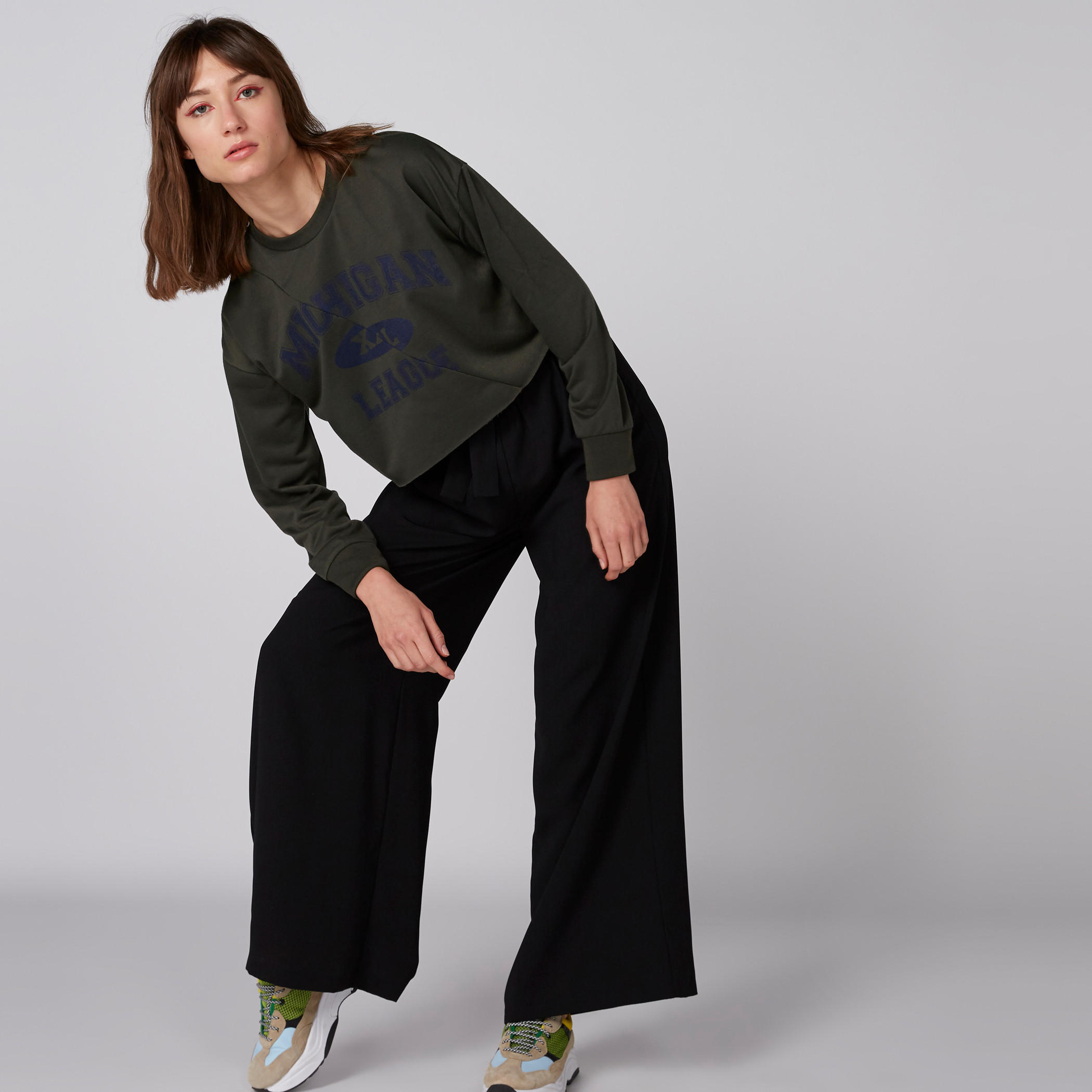 بنطال بالازو مقلم بجيوب وأربطة-women-clothing-bottoms-trousers-image-3
