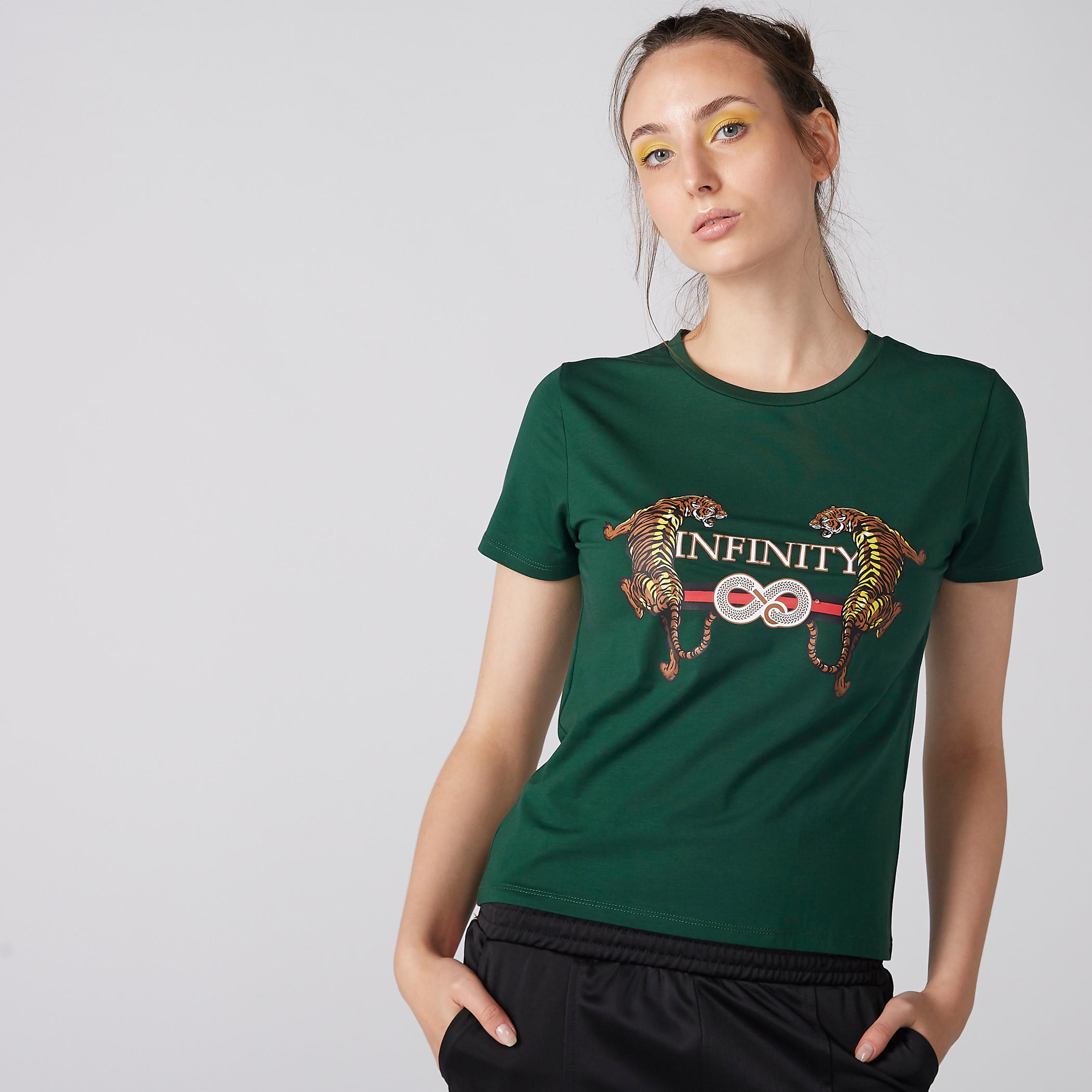 تيشيرت بياقة ضيّقة وأكمام قصيرة وطبعات-women-clothing-tshirts-image-1