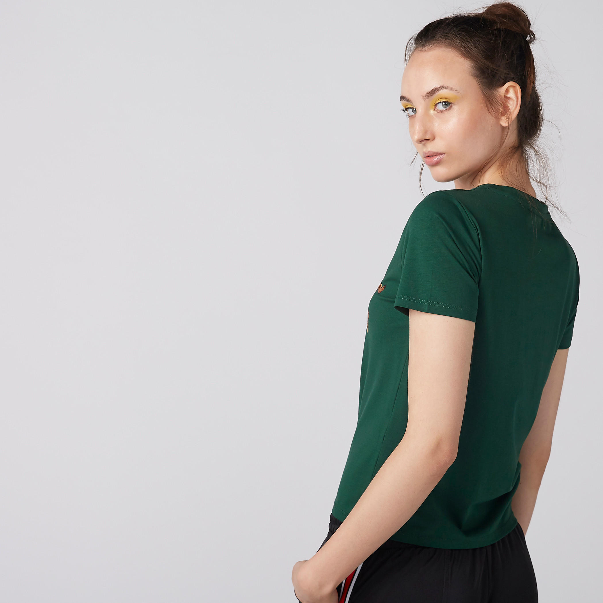 تيشيرت بياقة ضيّقة وأكمام قصيرة وطبعات-women-clothing-tshirts-image-2