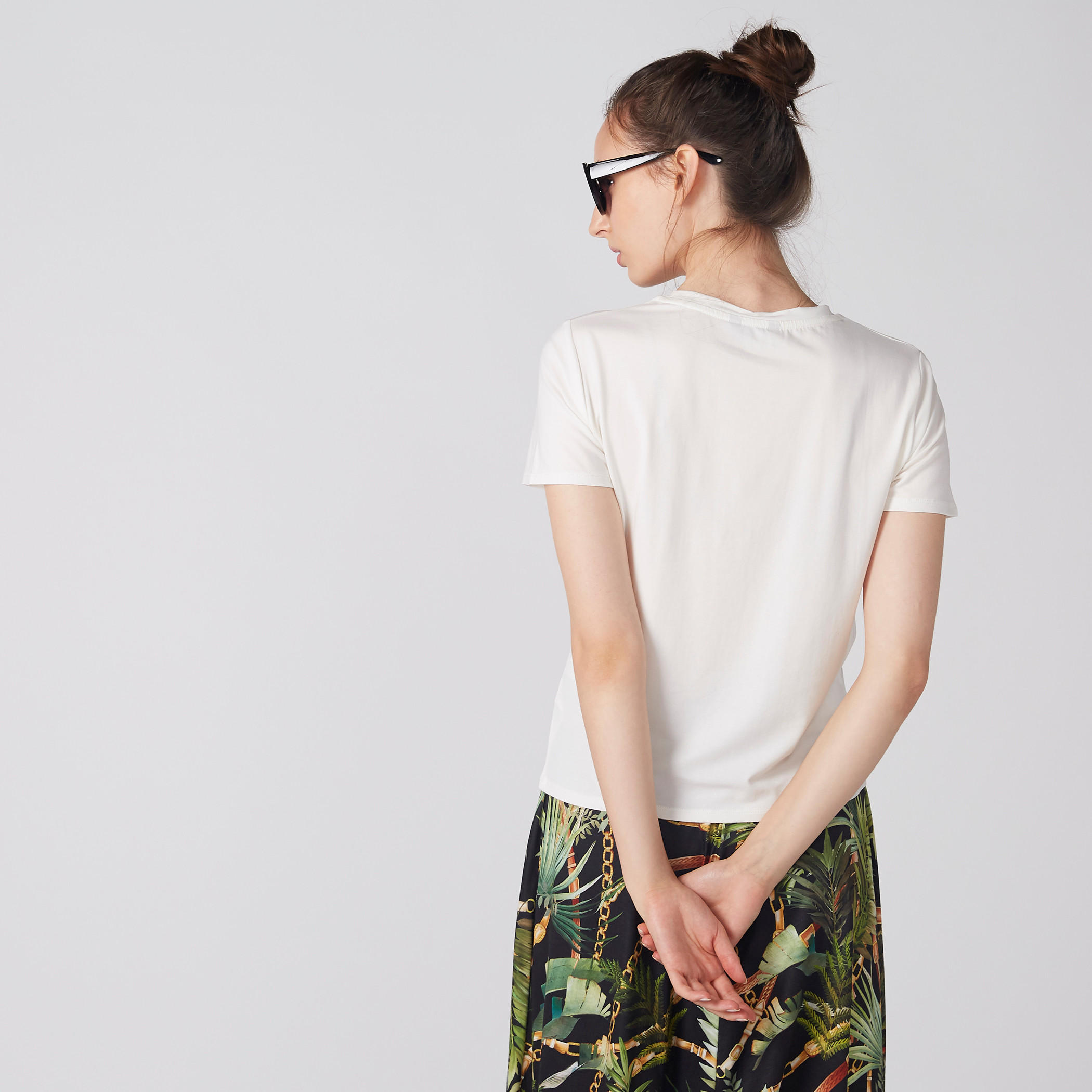 تيشيرت  بياقة ضيّقة وأكمام قصيرة وطبعات-women-clothing-tshirts-image-2