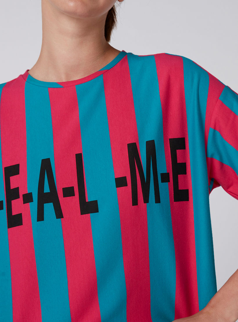 بلوزة قصيرة بطبعات وياقة ضيقة وأكمام قصيرة-women-clothing-tshirts-image-2