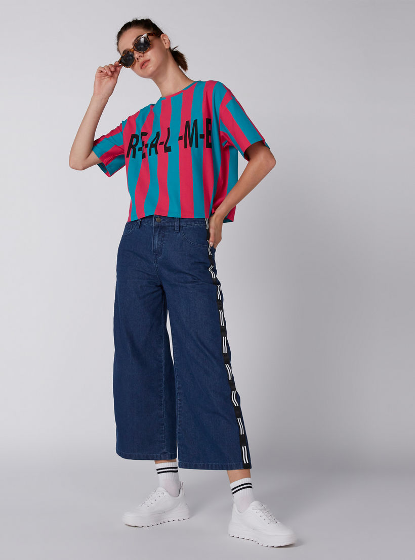 بلوزة قصيرة بطبعات وياقة ضيقة وأكمام قصيرة-women-clothing-tshirts-image-3