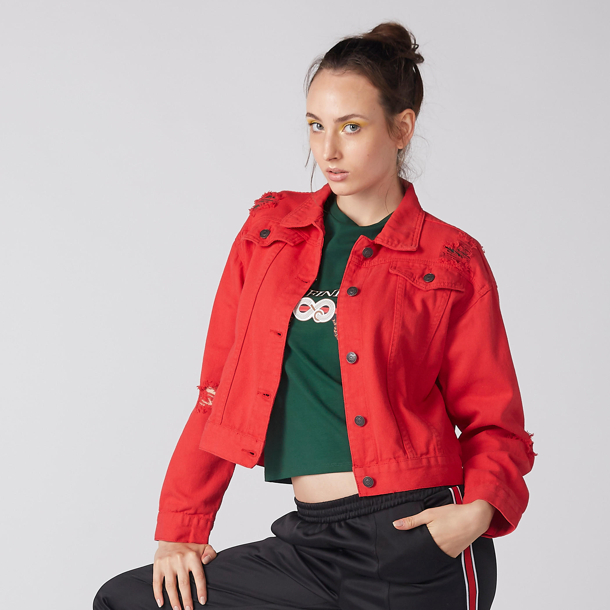 جاكيت من الدينم بتصميم ممزق وأكمام طويلة وزر إغلاق-women-winterwear-coatsandjackets-jackets-image-4