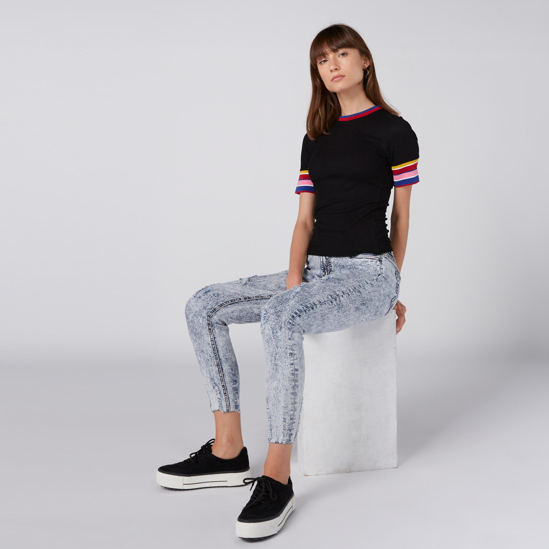 تيشيرت بياقة ضيقة وأكمام قصيرة-women-clothing-tshirts-image-3