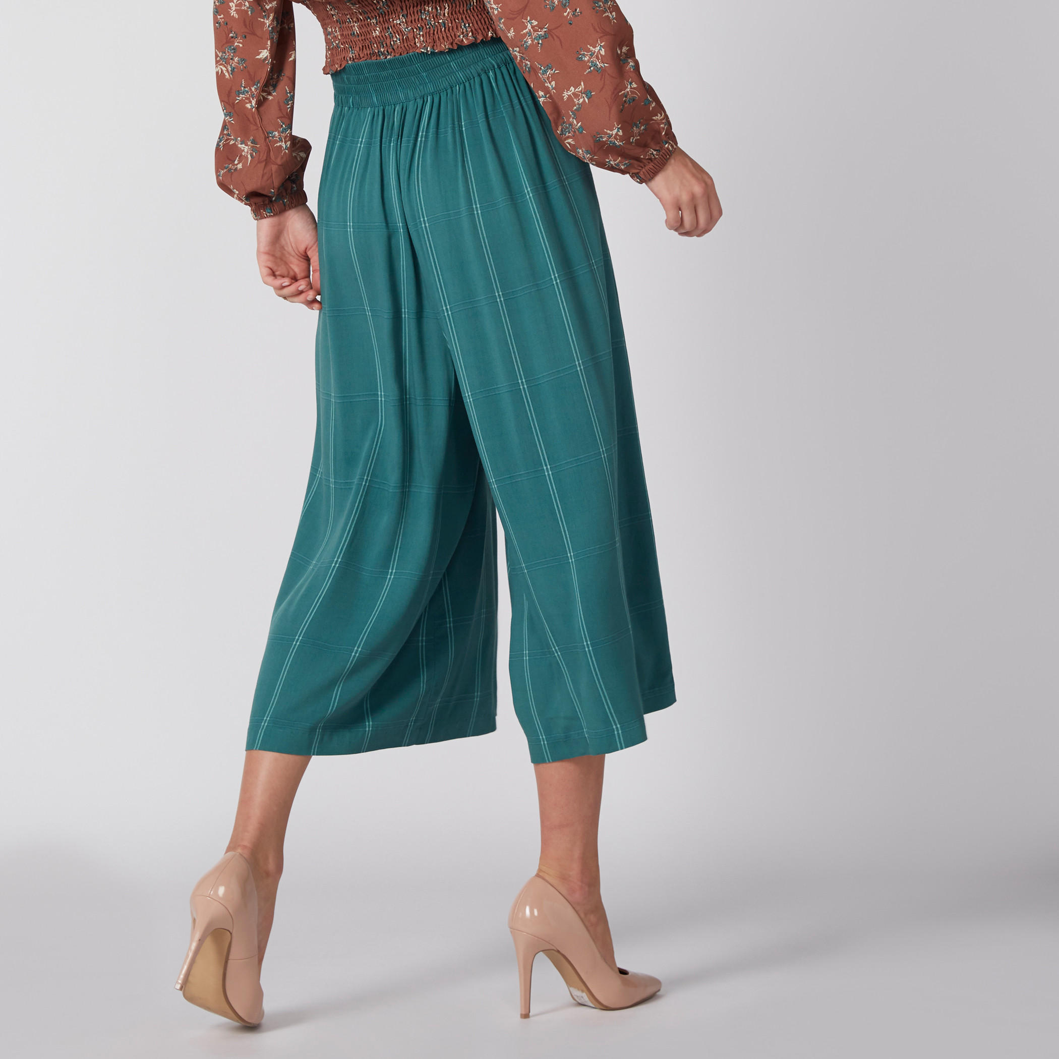 بنطال واسع الساقين مقلم بخصر مطّاطي وجيوب-women-clothing-bottoms-trousers-image-4