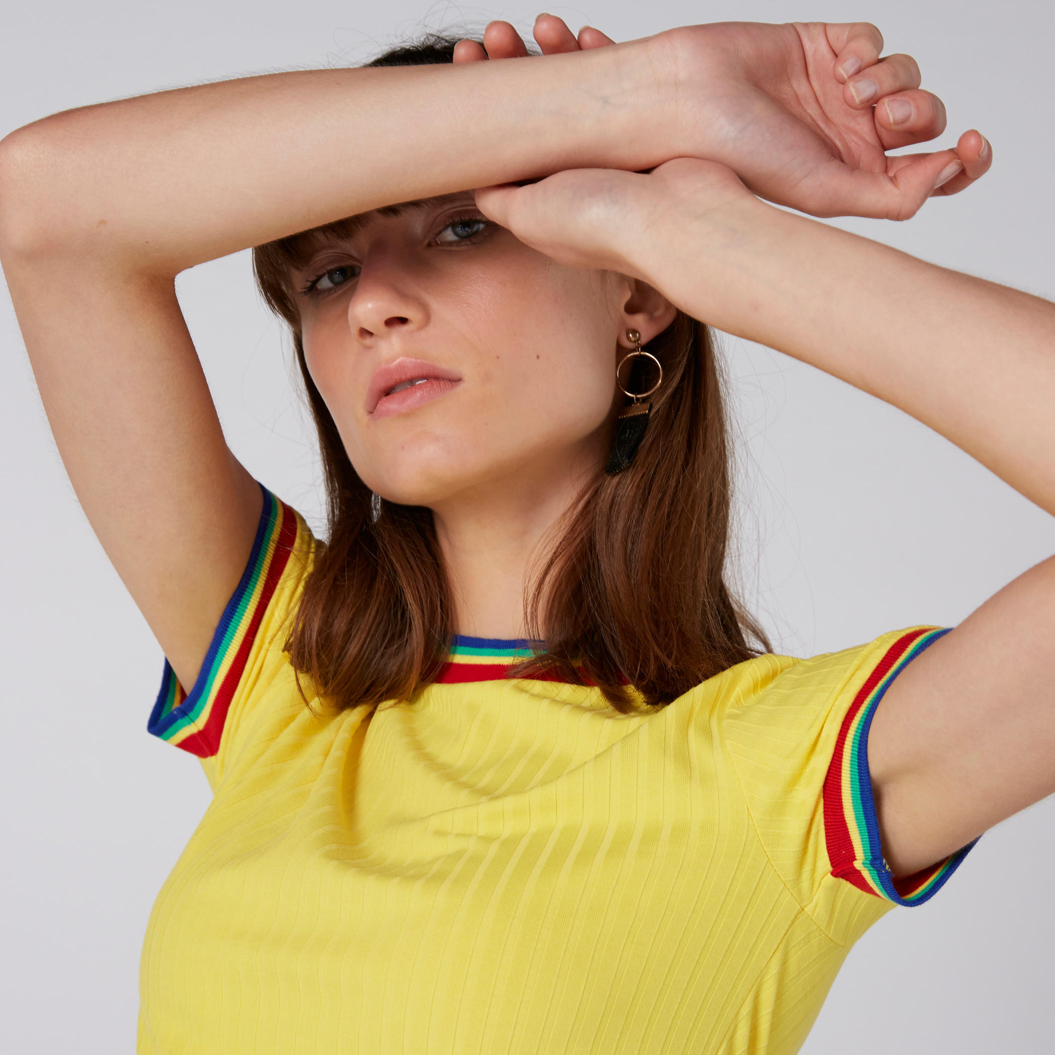 تيشيرت قصير بياقة ضيقة وأكمام قصيرة-women-clothing-tshirts-image-2