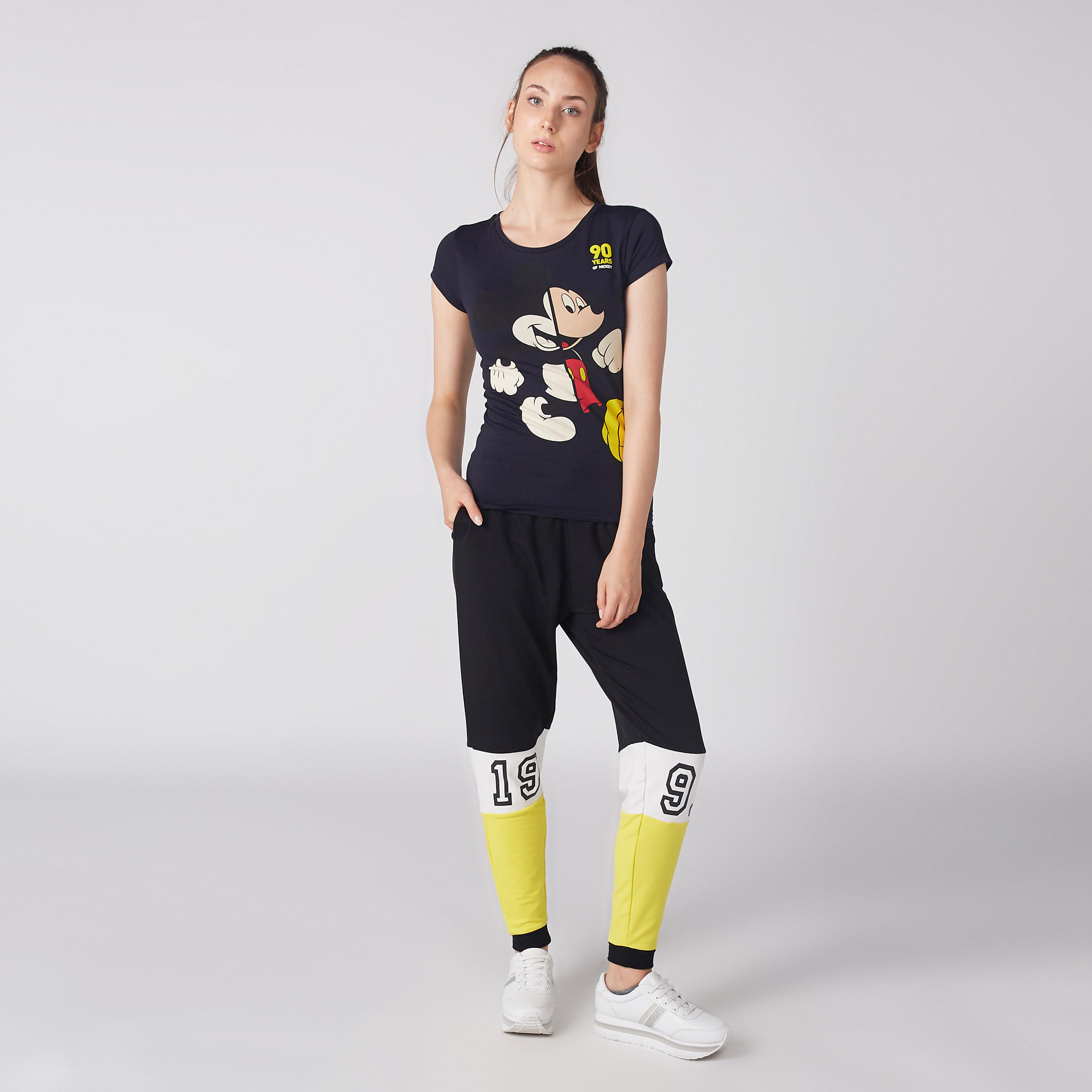 بنطال رياضي بخصر مطّاطي وجيوب وطبعات-women-clothing-bottoms-joggers-image-2