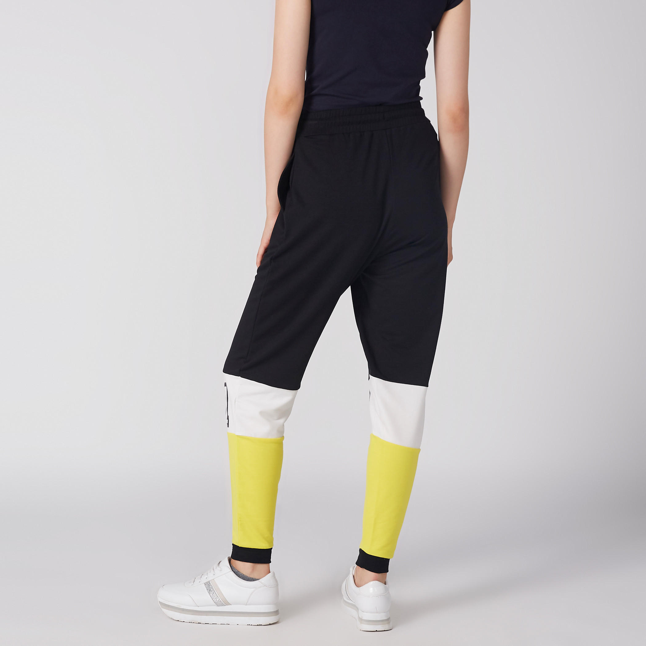 بنطال رياضي بخصر مطّاطي وجيوب وطبعات-women-clothing-bottoms-joggers-image-5
