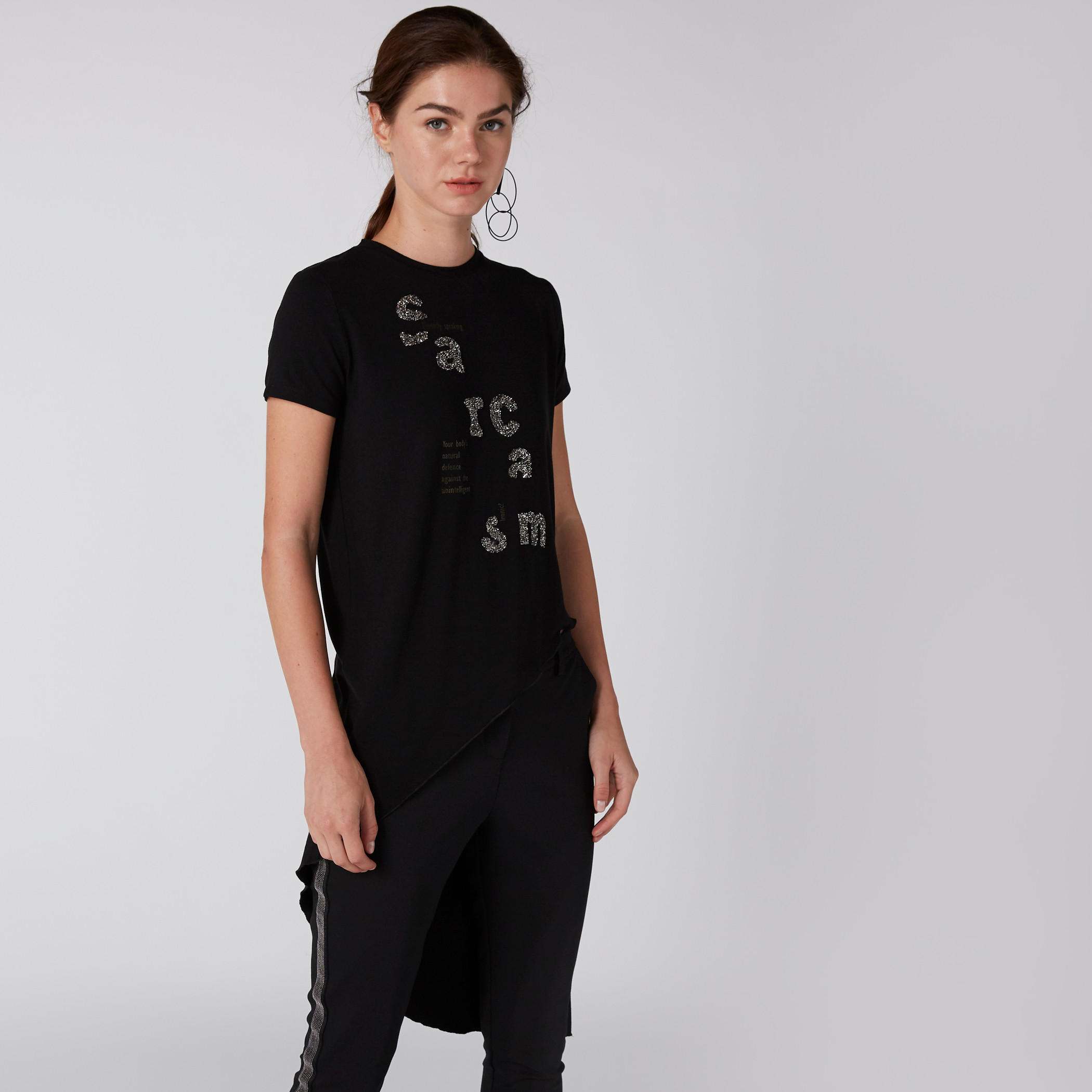 بلوزة بحواف غير مستوية وأكمام قصيرة-women-clothing-shirtsandblouses-blouses-image-1