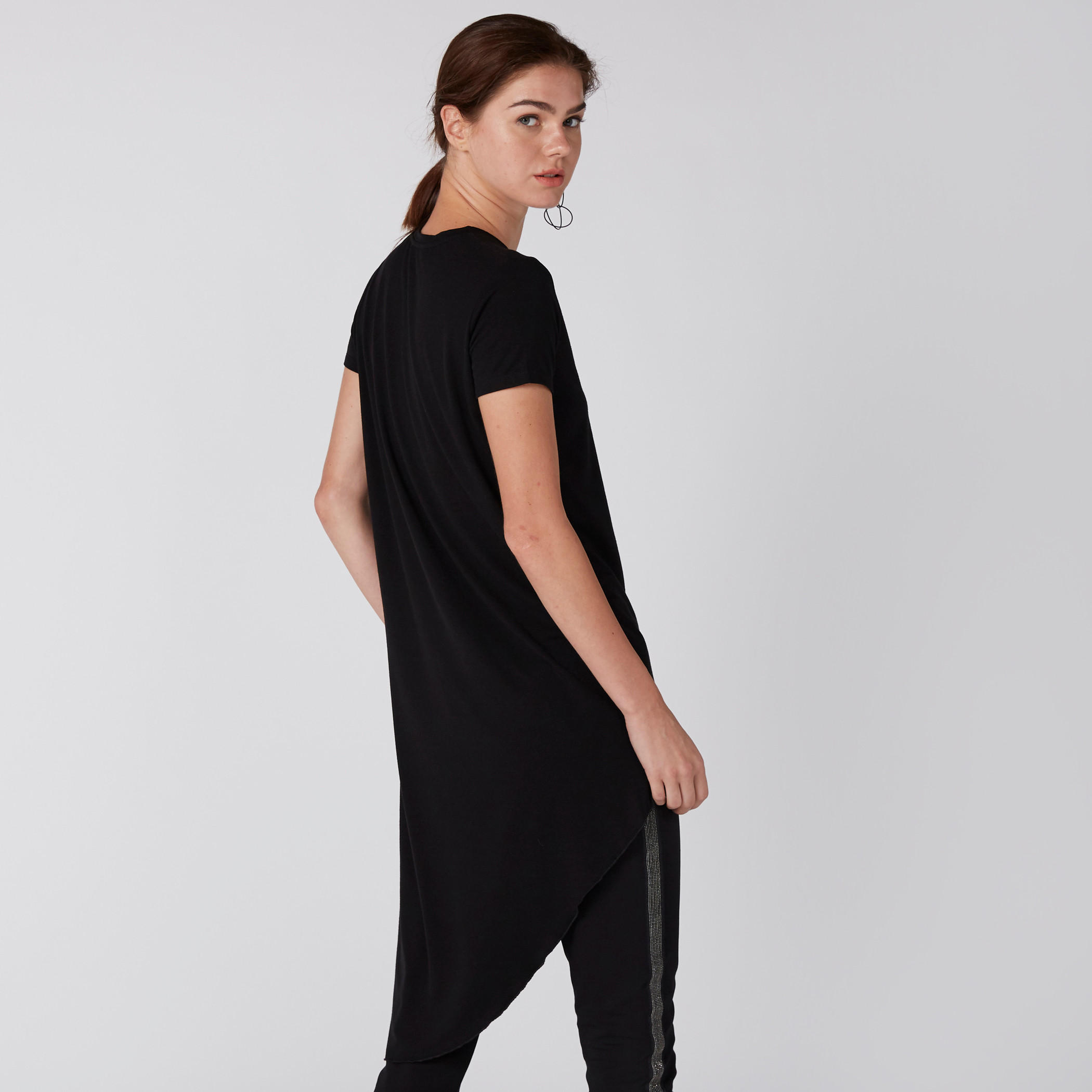 بلوزة بحواف غير مستوية وأكمام قصيرة-women-clothing-shirtsandblouses-blouses-image-3