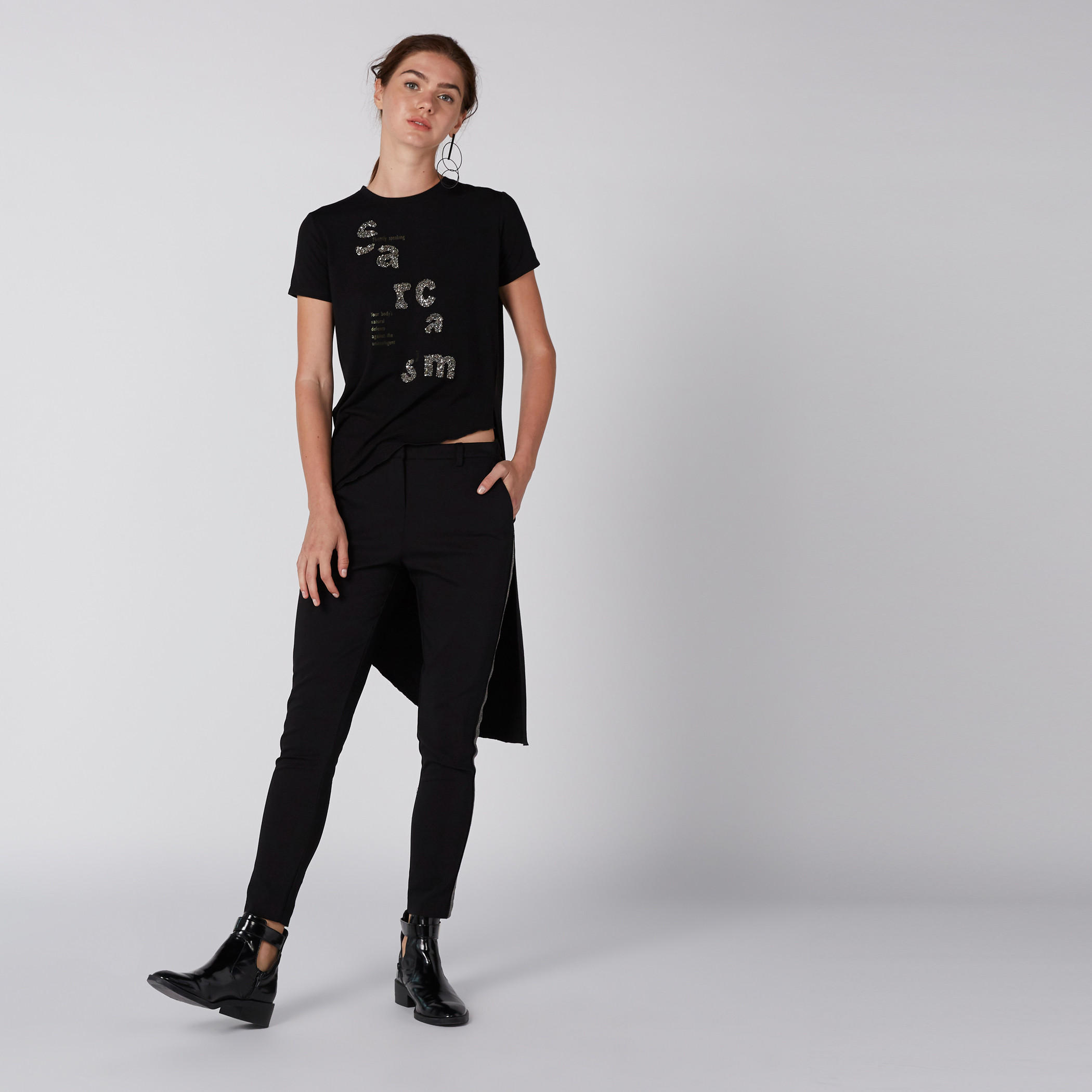 بلوزة بحواف غير مستوية وأكمام قصيرة-women-clothing-shirtsandblouses-blouses-image-4