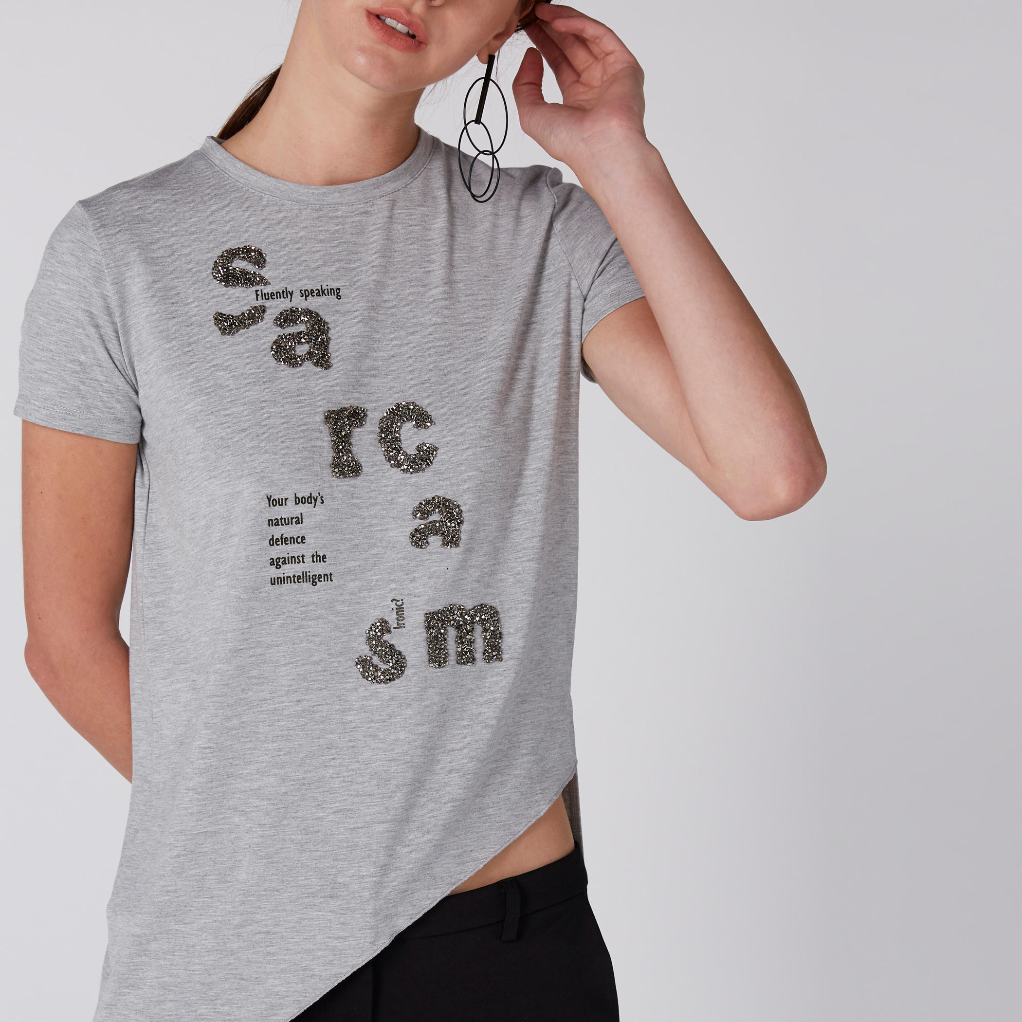تيشيرت بحواف غير مستوية وتزيينات وياقة مستديرة-women-clothing-tshirts-image-1