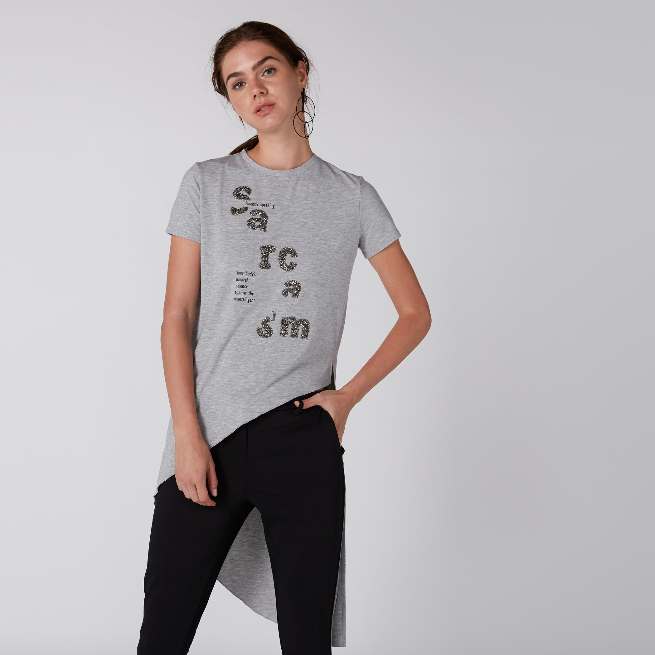 تيشيرت بحواف غير مستوية وتزيينات وياقة مستديرة-women-clothing-tshirts-image-2
