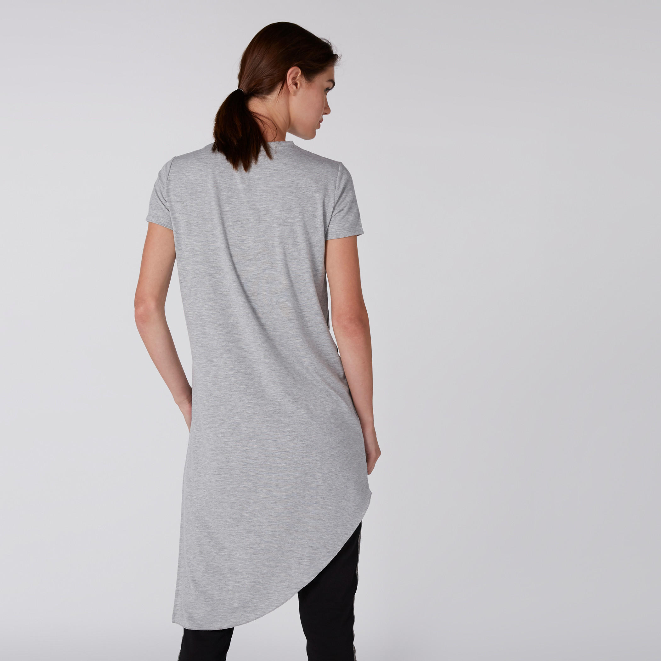 تيشيرت بحواف غير مستوية وتزيينات وياقة مستديرة-women-clothing-tshirts-image-4