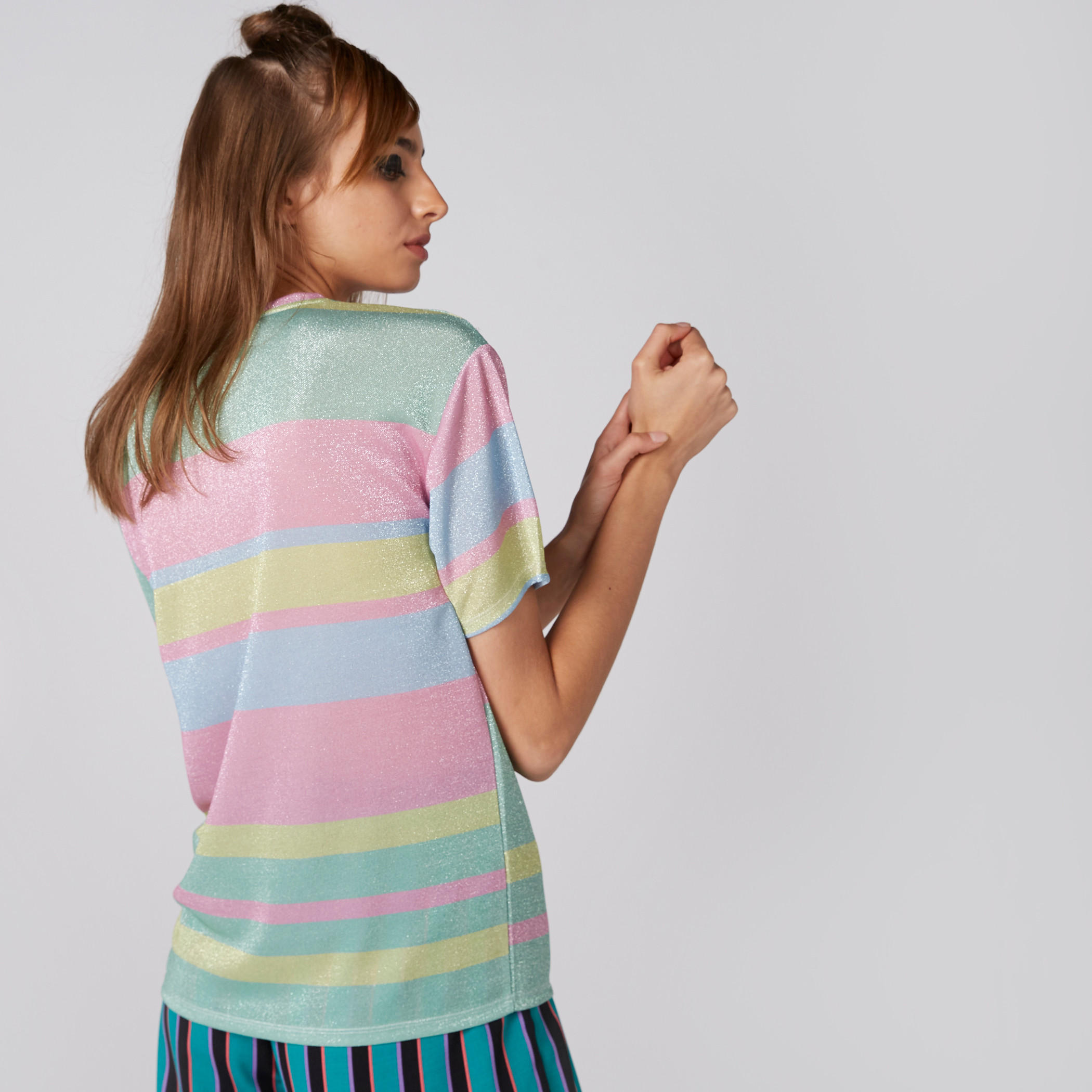 تيشيرت مقلّم بياقة مستديرة وأكمام قصيرة-women-clothing-tshirts-image-2