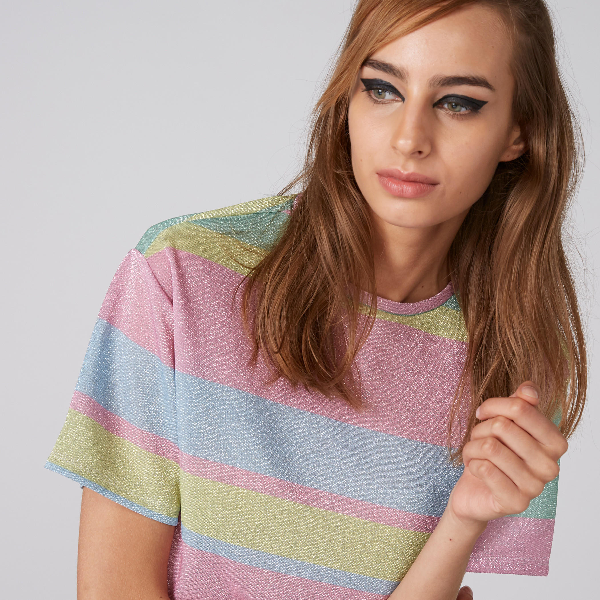 تيشيرت مقلّم بياقة مستديرة وأكمام قصيرة-women-clothing-tshirts-image-4