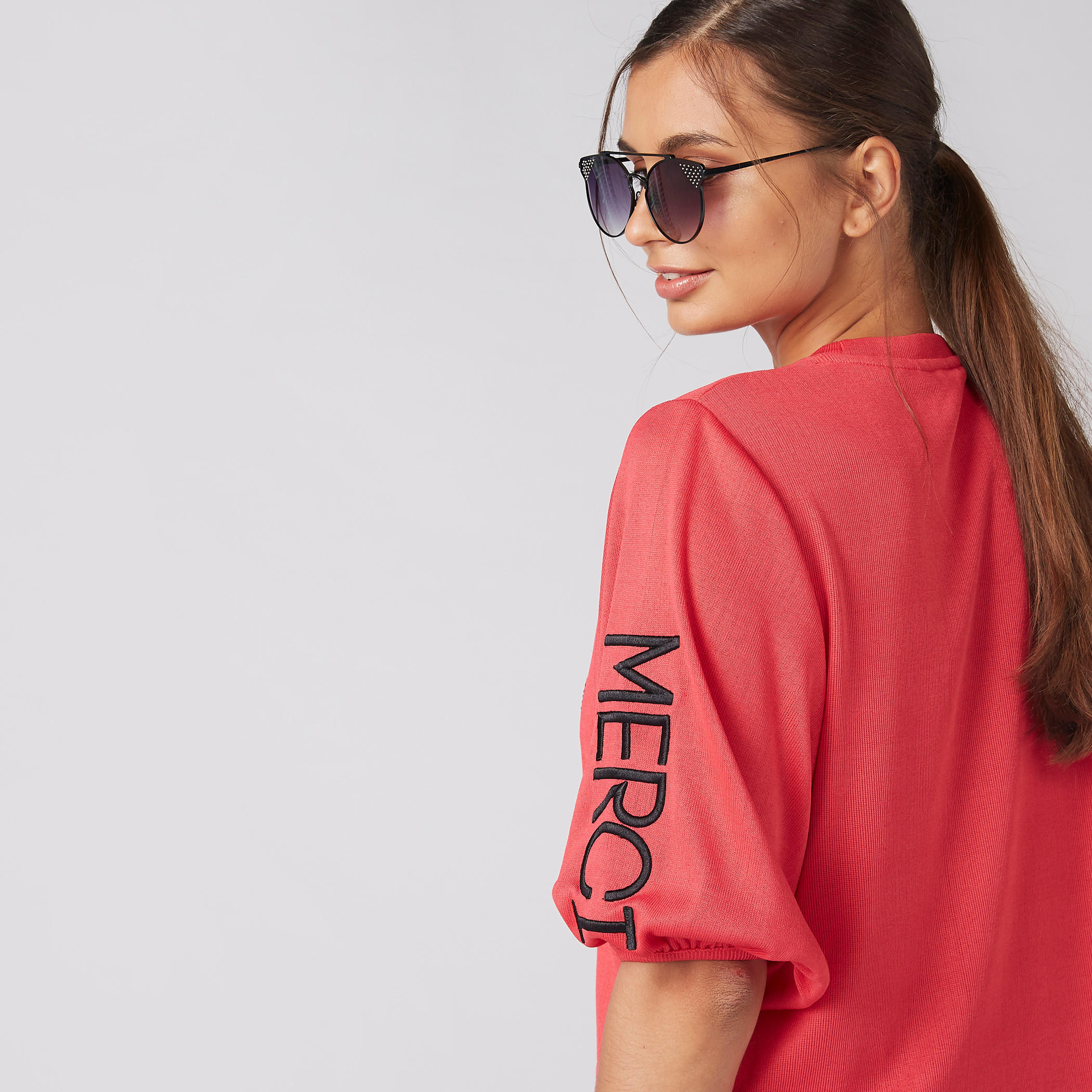 بلوزة مطرّزة بياقة مستديرة وأكمام 3/4-women-clothing-tshirts-image-3