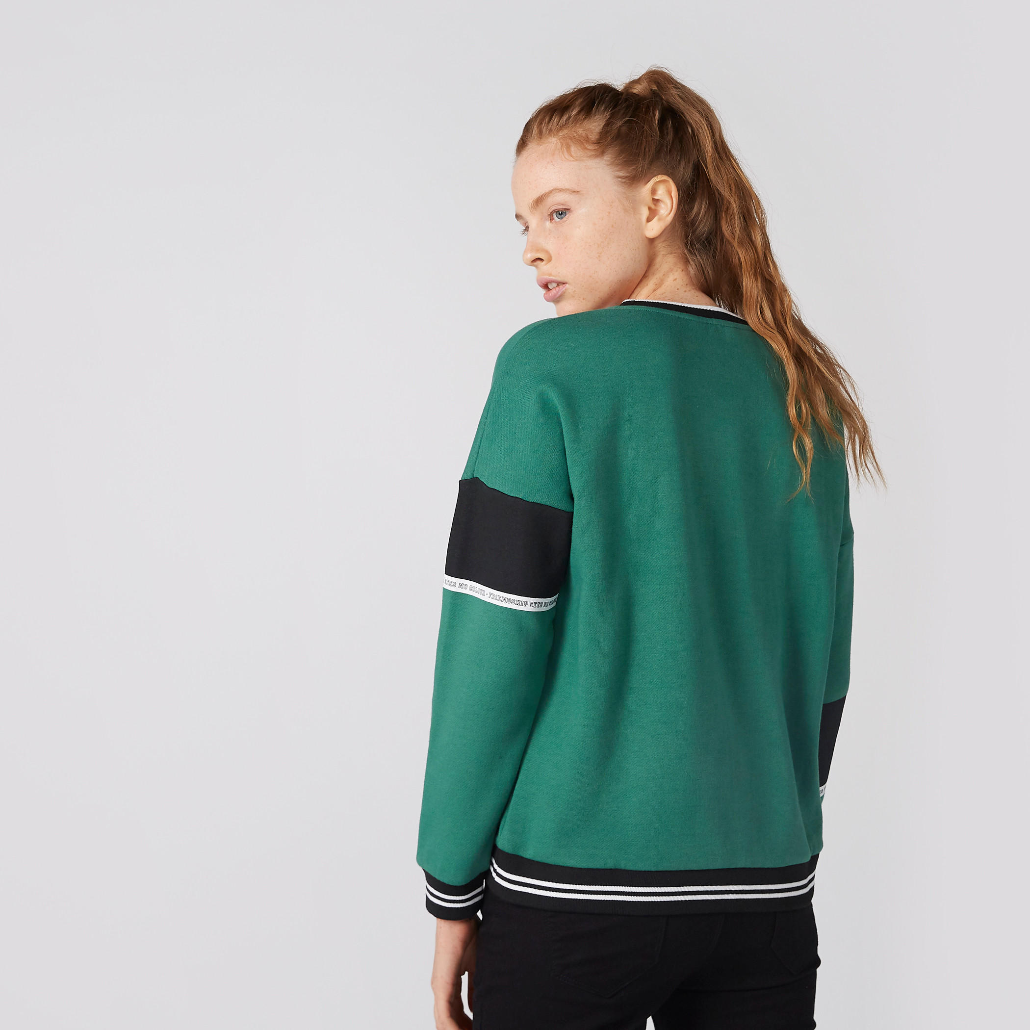 سويت شيرت بنقش مطبوع وياقة مستديرة وأكمام طويلة-women-winterwear-hoodiesandsweatshirts-sweatshirts-image-3