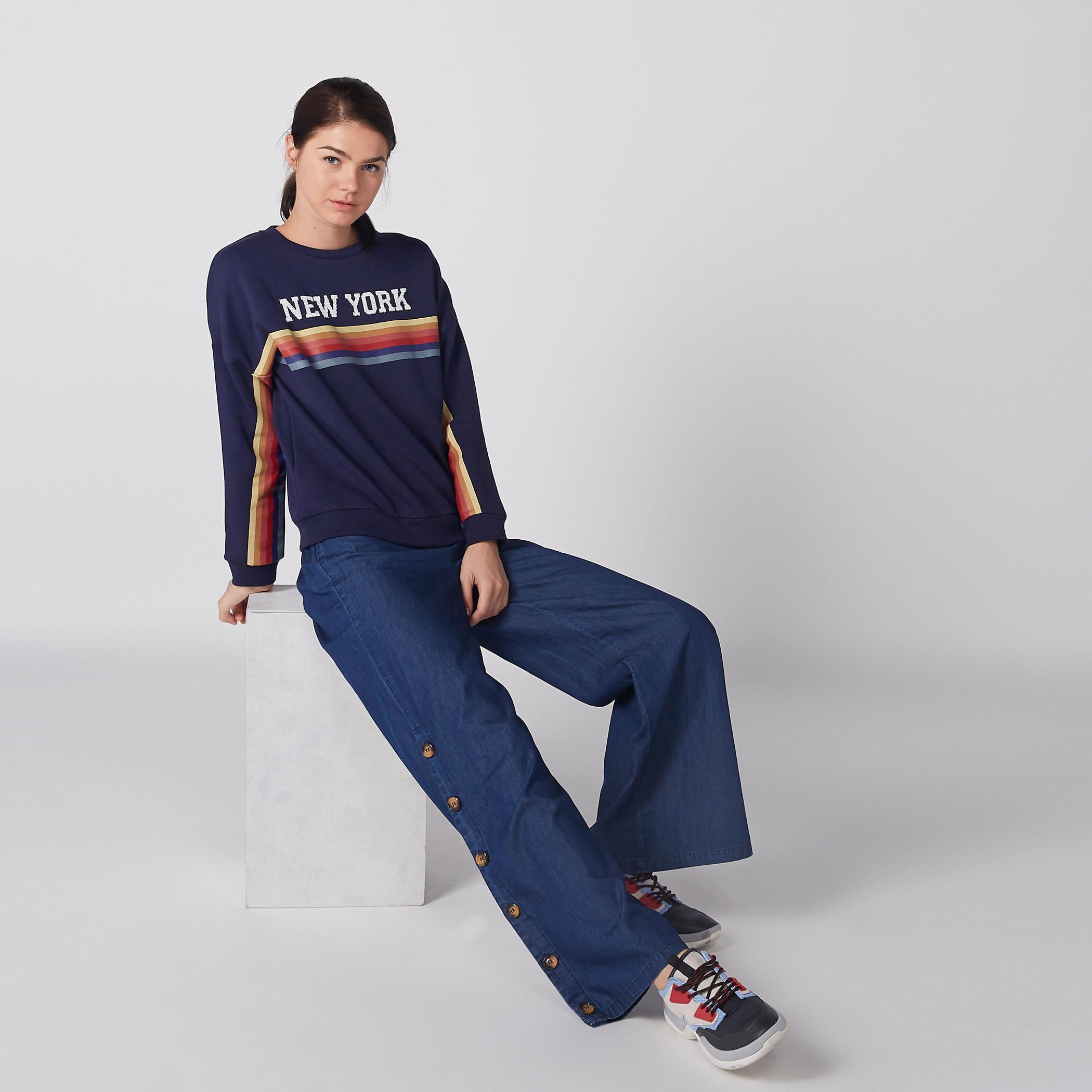 سويت شيرت بياقة مستديرة وأكتاف منسدلة وطبعات-women-winterwear-hoodiesandsweatshirts-sweatshirts-image-1