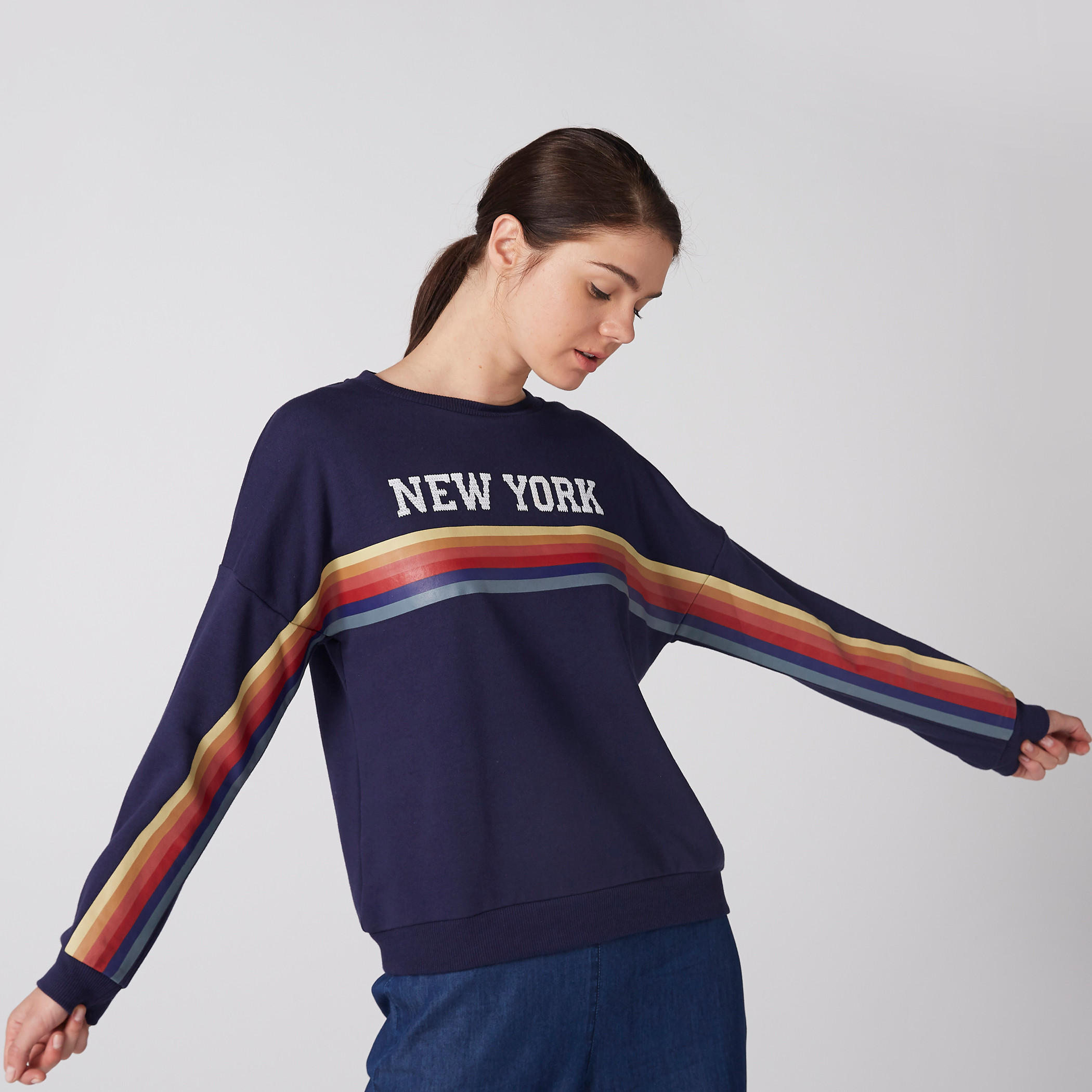سويت شيرت بياقة مستديرة وأكتاف منسدلة وطبعات-women-winterwear-hoodiesandsweatshirts-sweatshirts-image-2