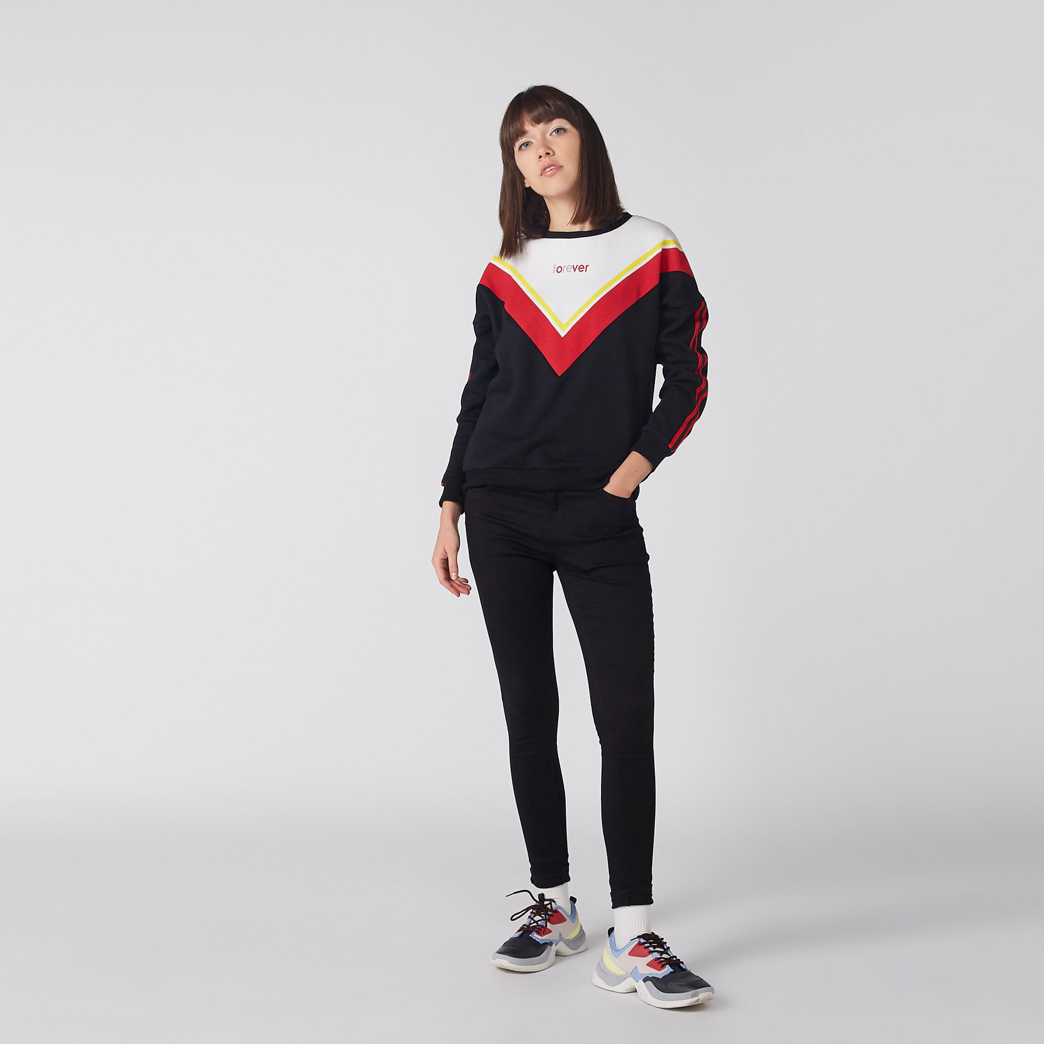 سويت شيرت بياقة مستديرة وأكتاف منسدلة وطبعات-women-winterwear-hoodiesandsweatshirts-sweatshirts-image-1