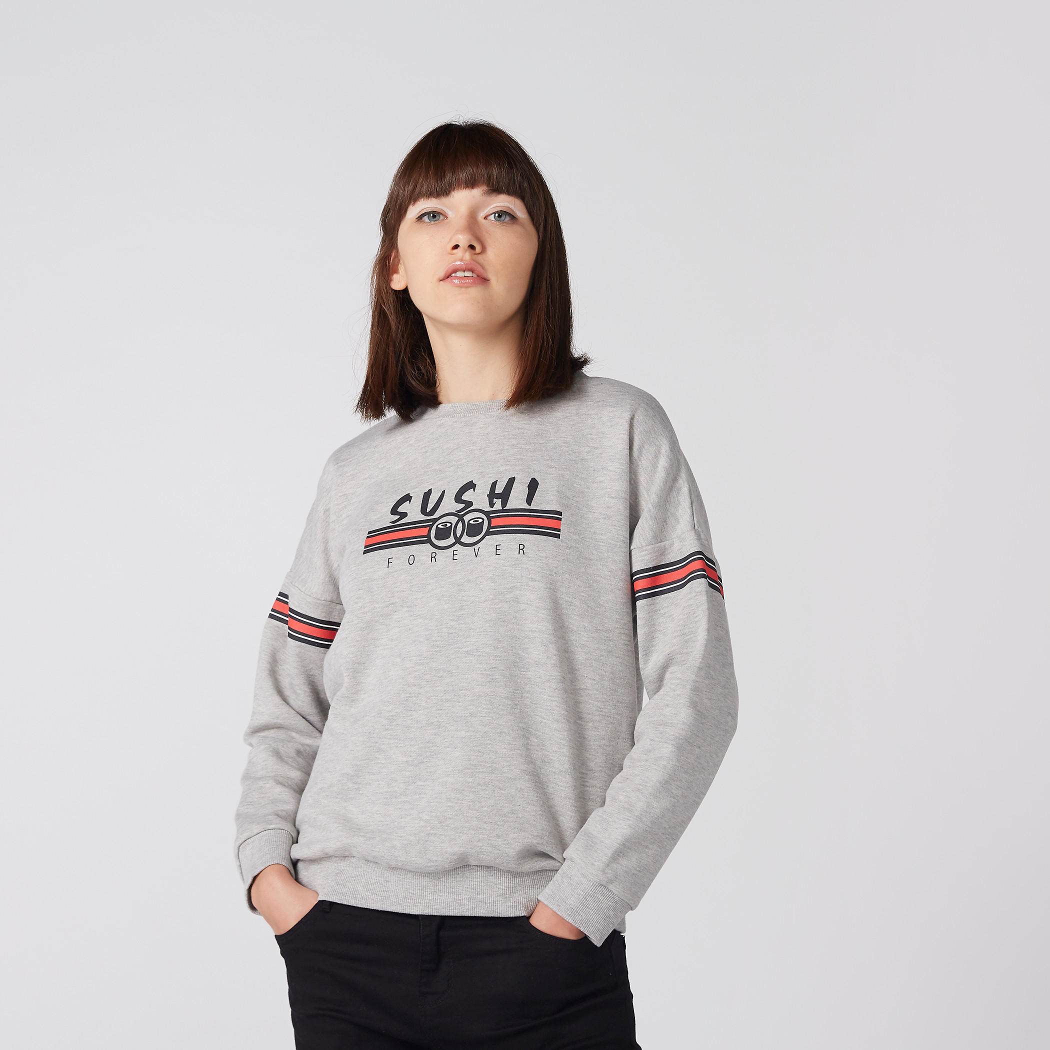 سويت شيرت بياقة مستديرة وأكتاف منسدلة وطبعات-women-winterwear-hoodiesandsweatshirts-sweatshirts-image-1