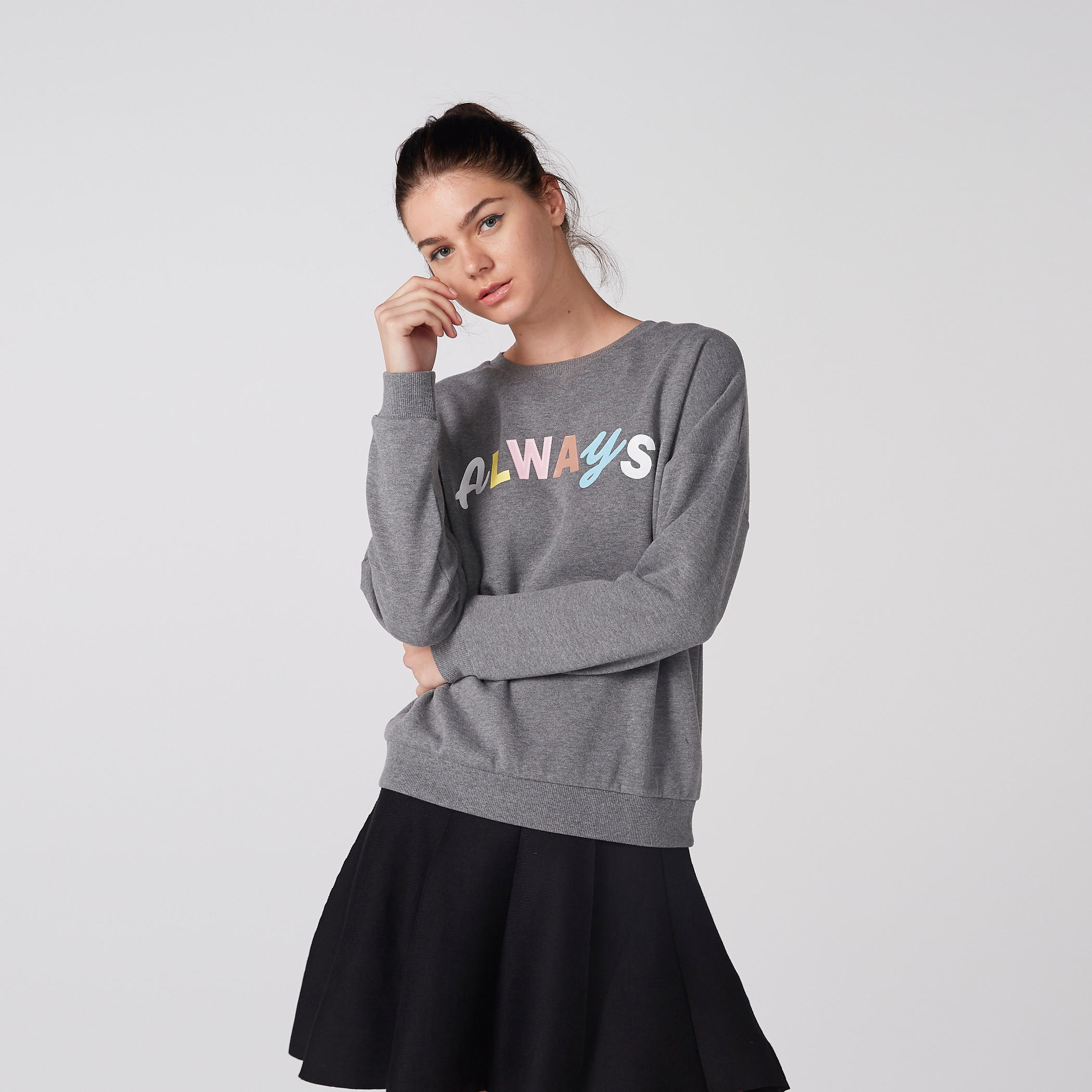 سويت شيرت بياقة مستديرة وطبعات-women-winterwear-hoodiesandsweatshirts-sweatshirts-image-1