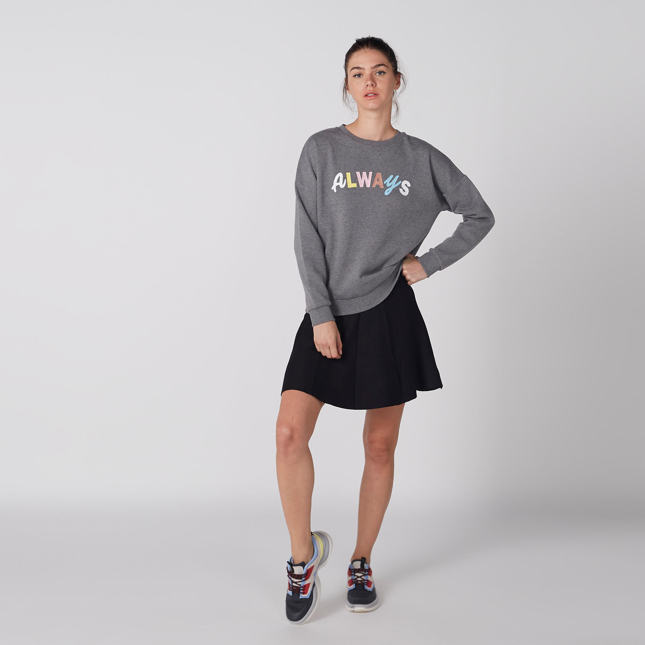 سويت شيرت بياقة مستديرة وطبعات-women-winterwear-hoodiesandsweatshirts-sweatshirts-image-3