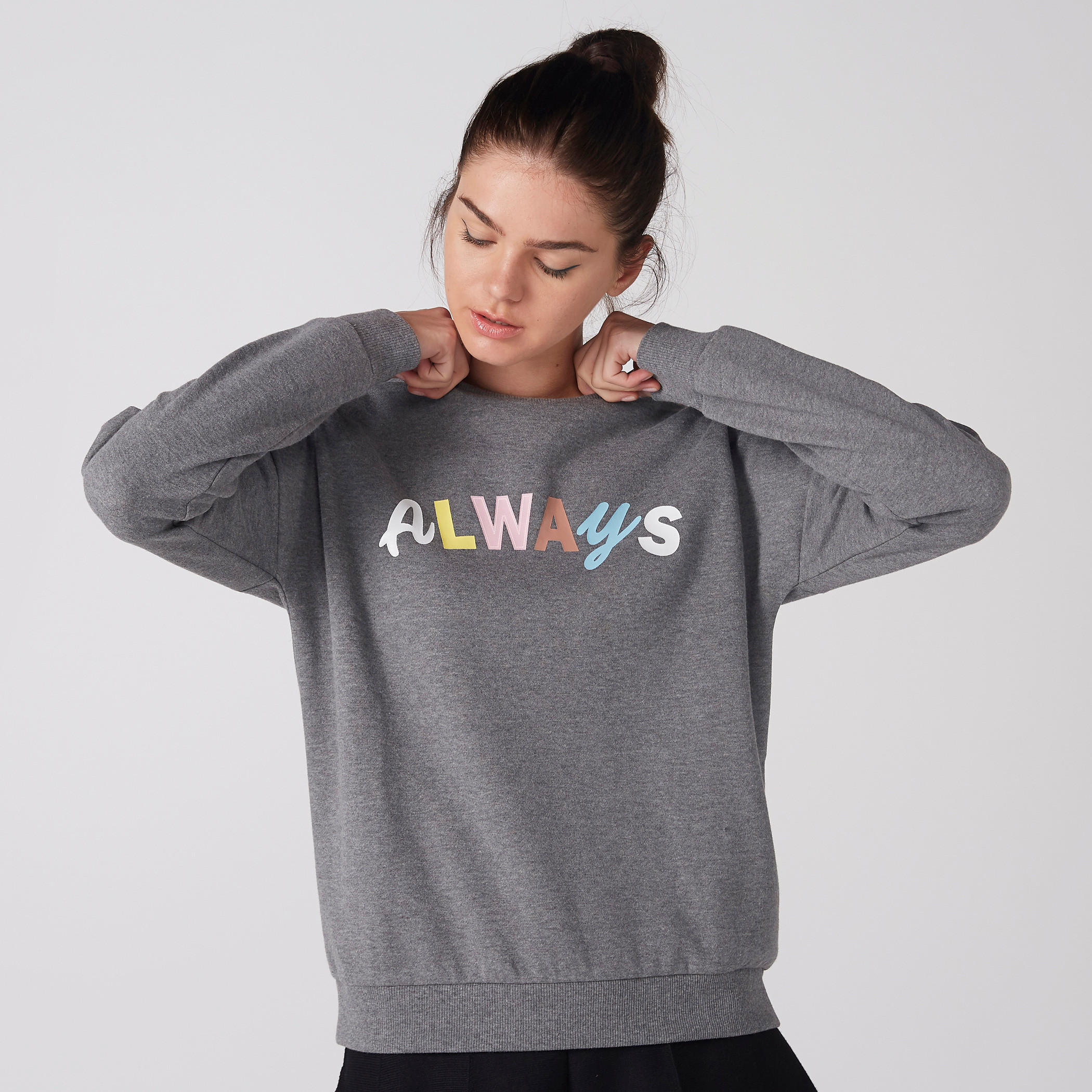 سويت شيرت بياقة مستديرة وطبعات-women-winterwear-hoodiesandsweatshirts-sweatshirts-image-4
