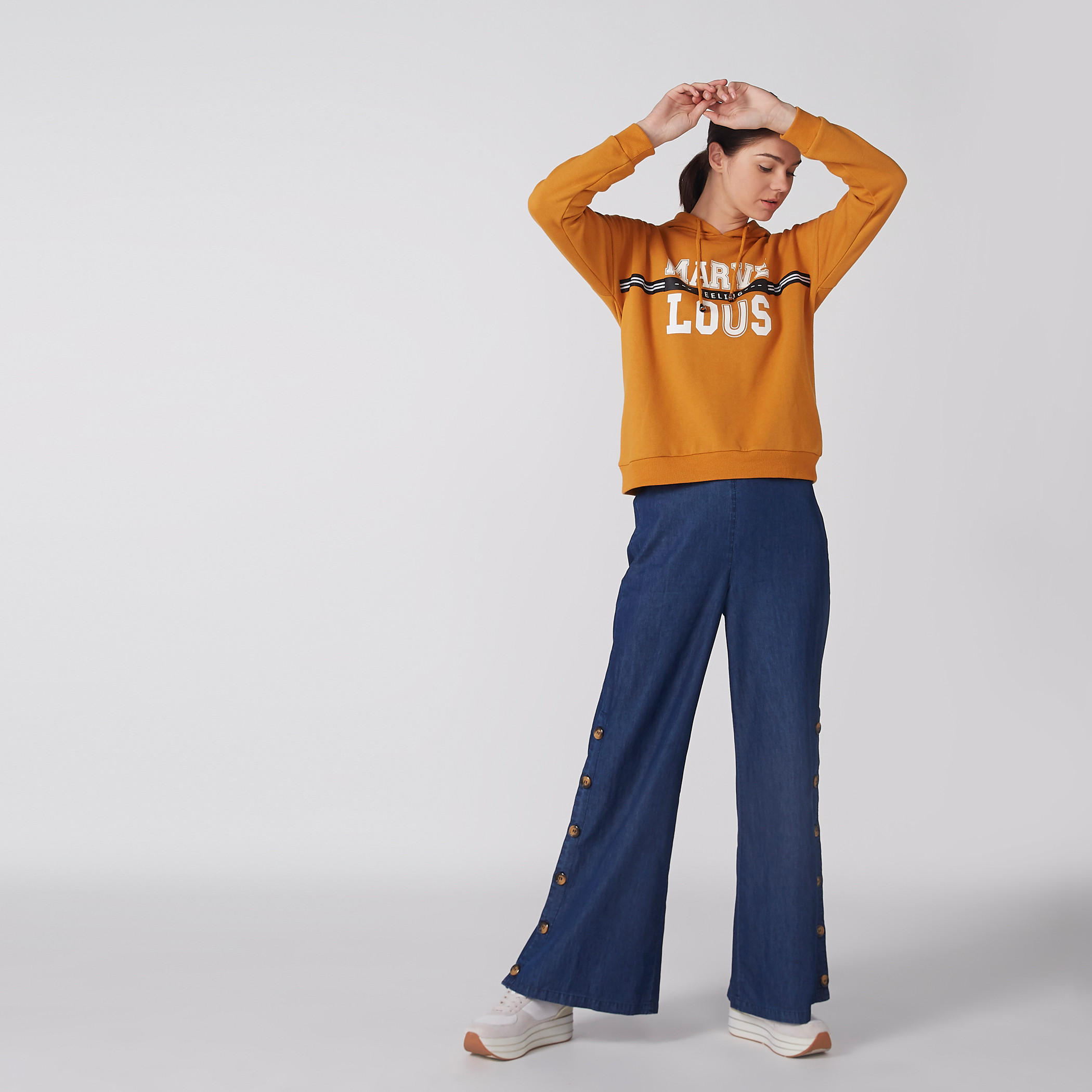 سويت شيرت منقوش بأكمام طويلة وقبعة متصلة-women-winterwear-hoodiesandsweatshirts-hoodies-image-3