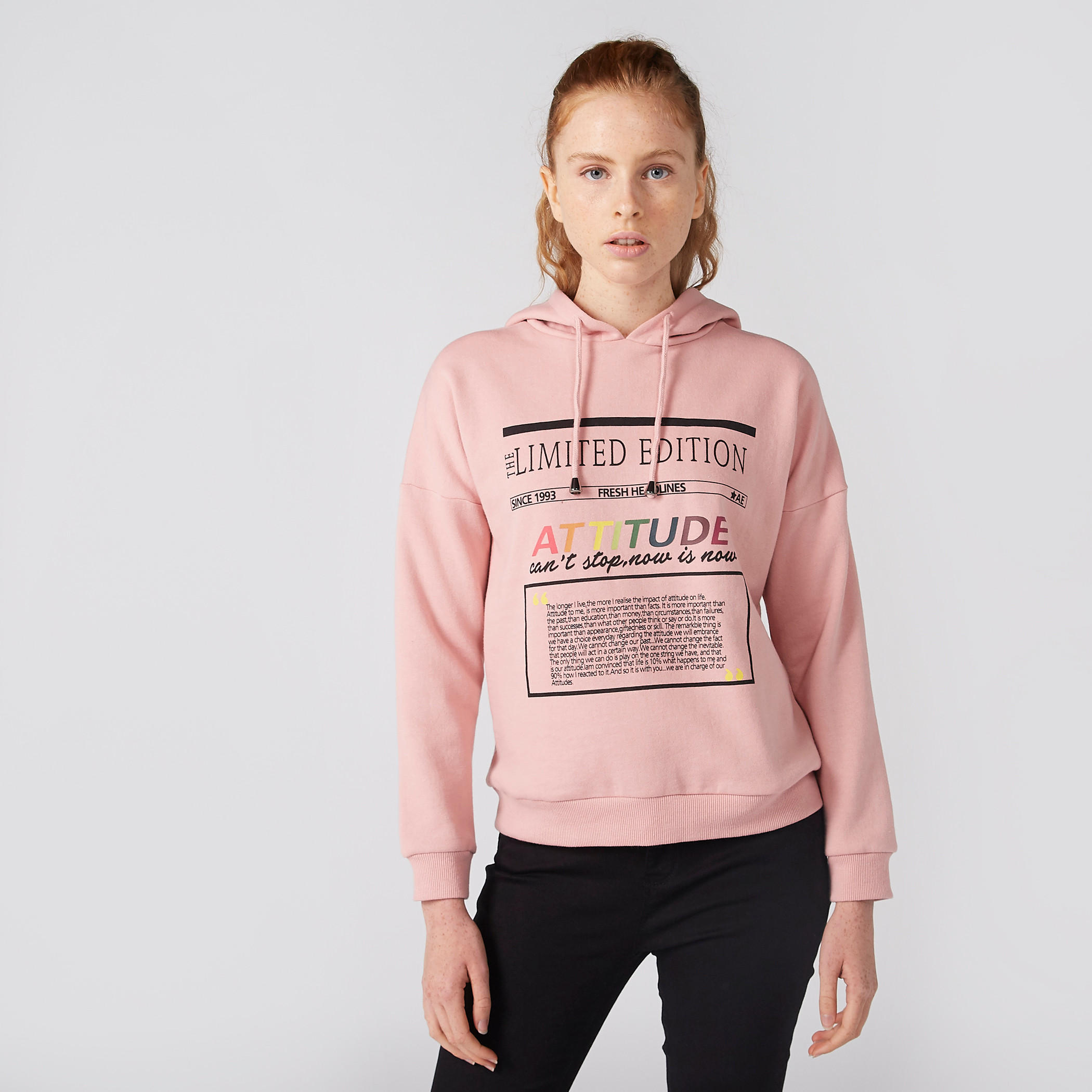 سويت شيرت منقوش بأكمام طويلة وقبعة متصلة-women-winterwear-hoodiesandsweatshirts-hoodies-image-2