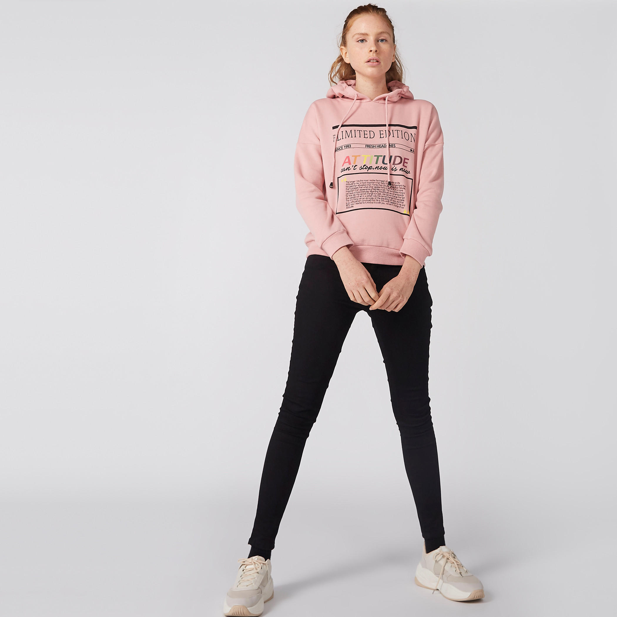 سويت شيرت منقوش بأكمام طويلة وقبعة متصلة-women-winterwear-hoodiesandsweatshirts-hoodies-image-5