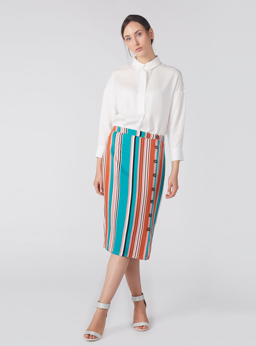 تنورة ضيّقة متوسطة الطول بتصميم مقلّم وأزرار-women-clothing-bottoms-skirts-image-1