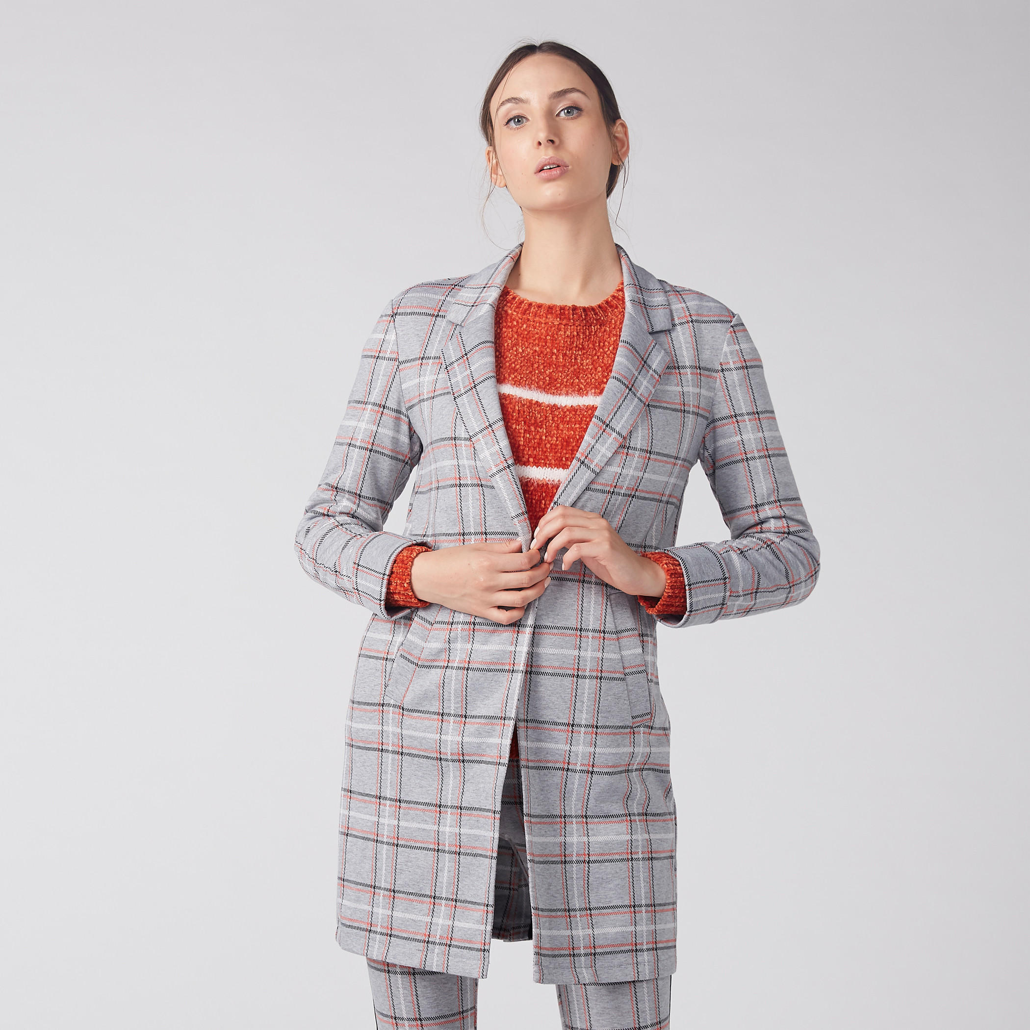 جاكيت كاروهات بأكمام طويلة وزر إغلاق وجيوب-women-winterwear-coatsandjackets-jackets-image-1