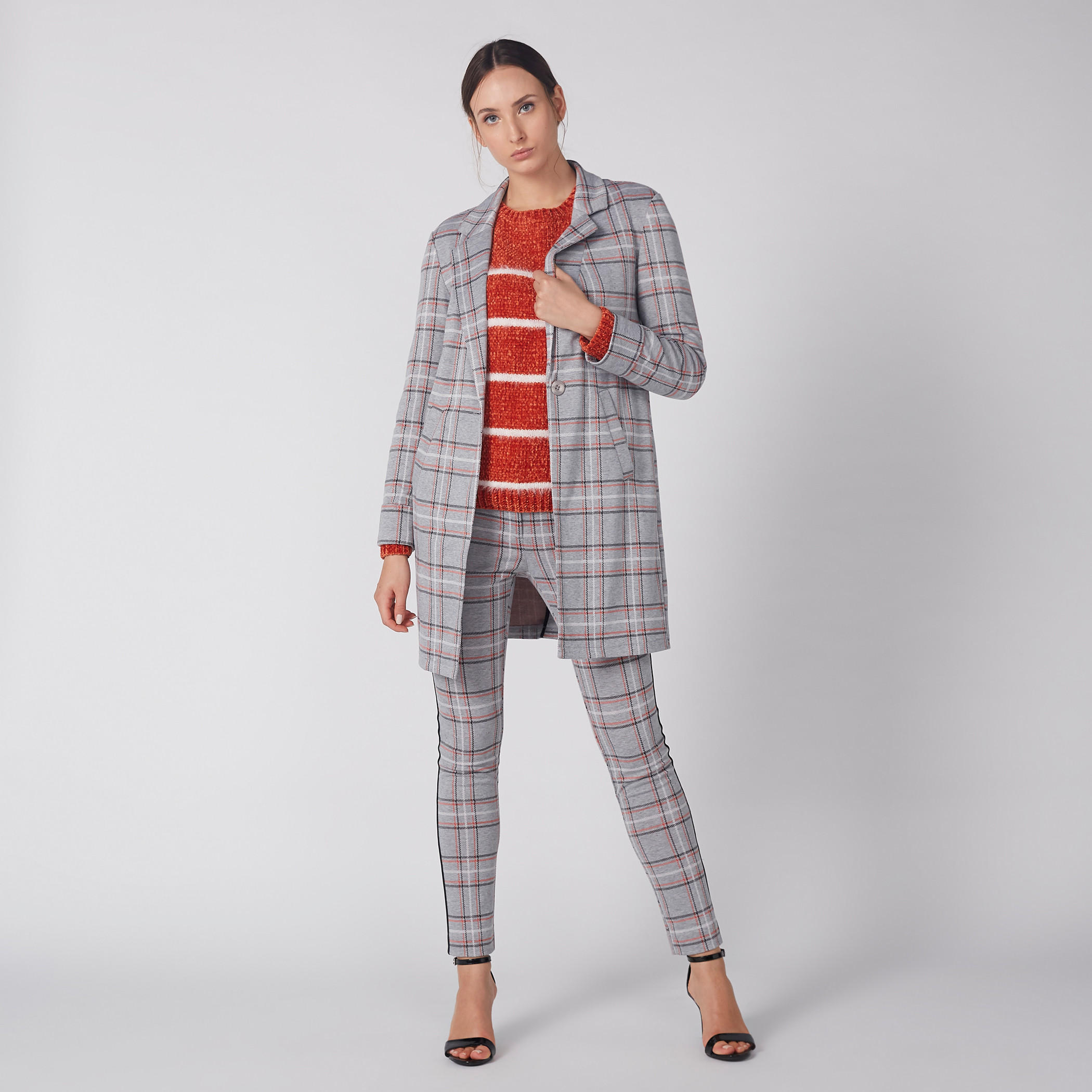 جاكيت كاروهات بأكمام طويلة وزر إغلاق وجيوب-women-winterwear-coatsandjackets-jackets-image-6