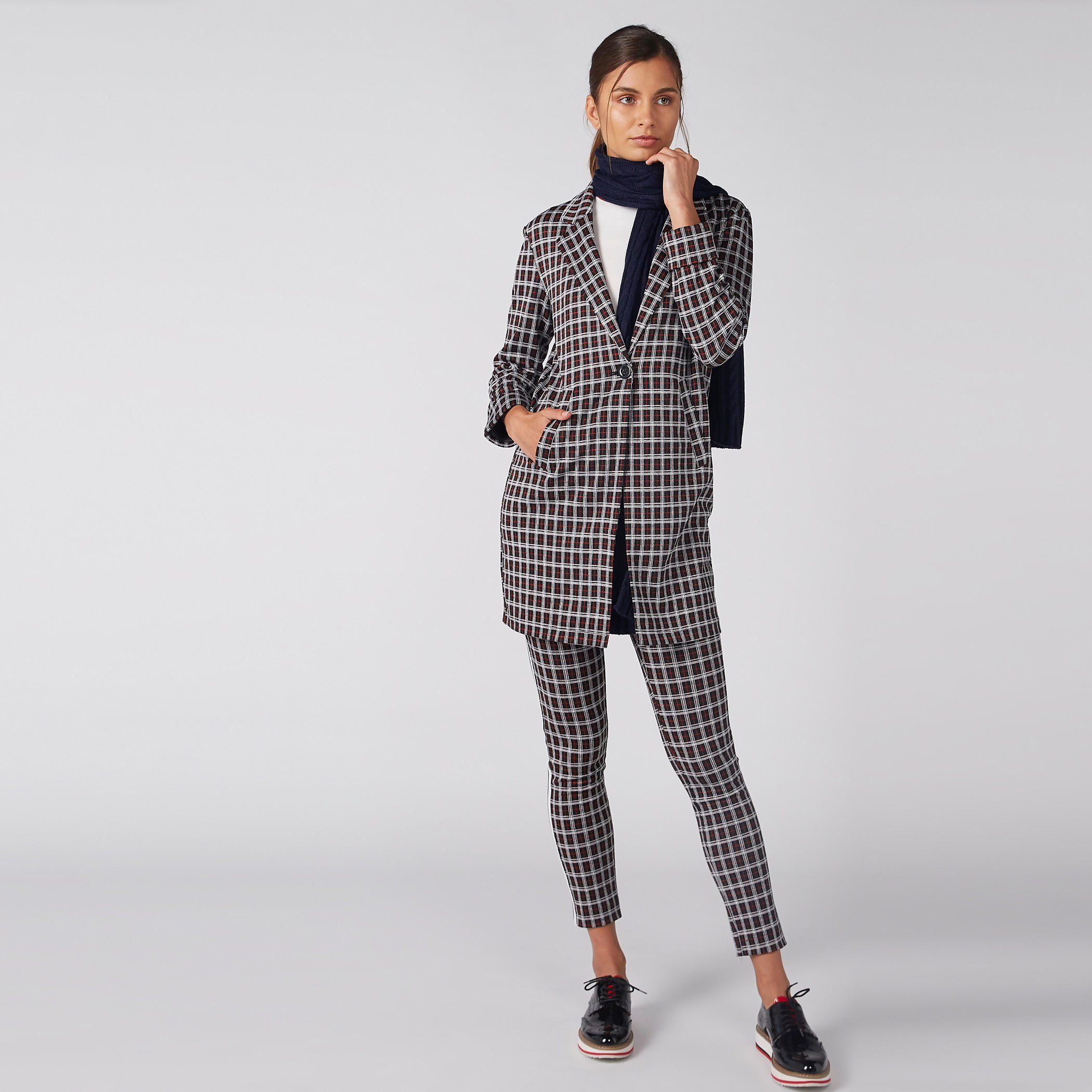 جاكيت كاروهات بزر إغلاق وجيوب-women-winterwear-coatsandjackets-jackets-image-3